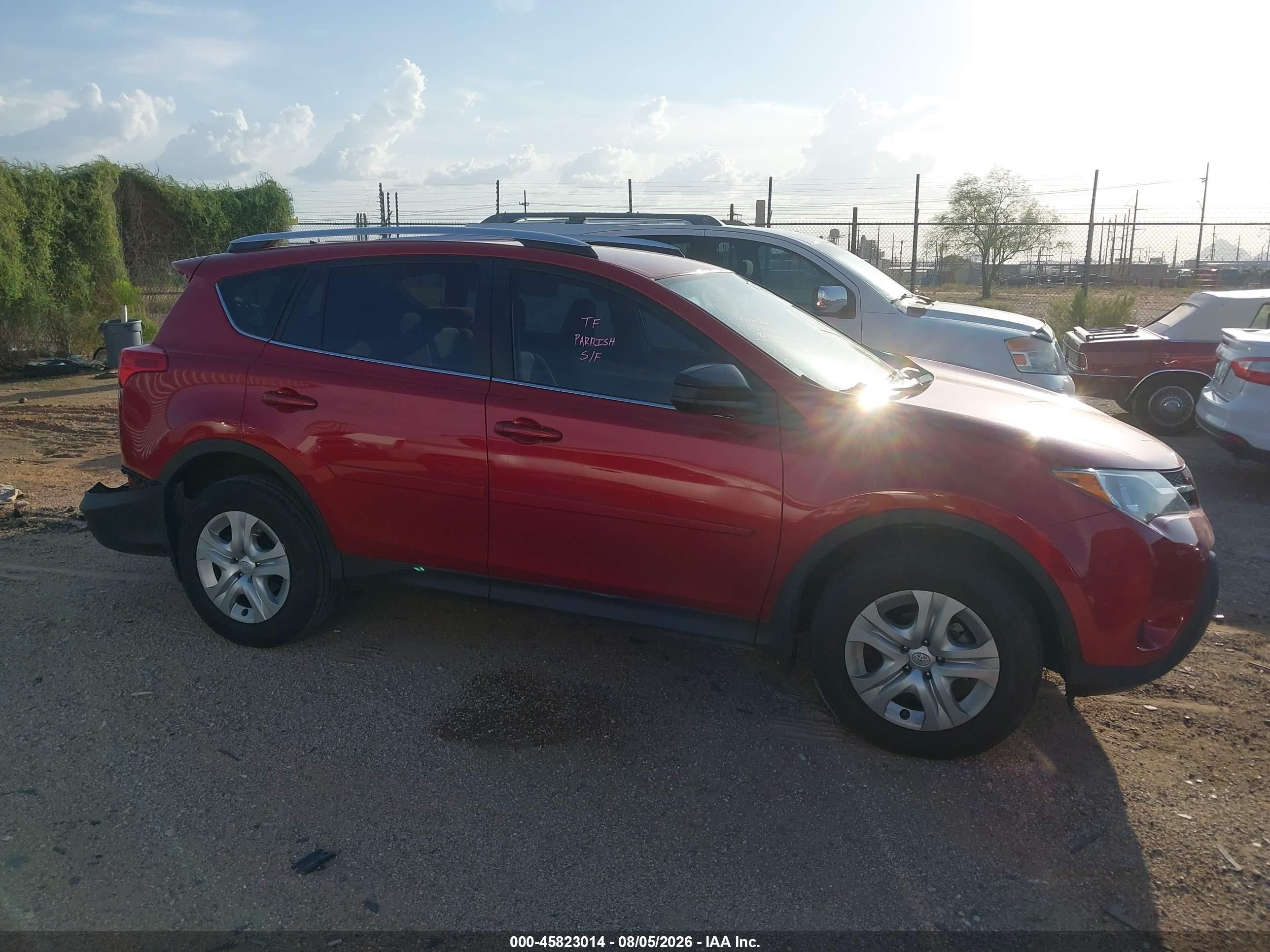 2015 Toyota Rav4 Le Red vin: JTMZFREV9FJ031538