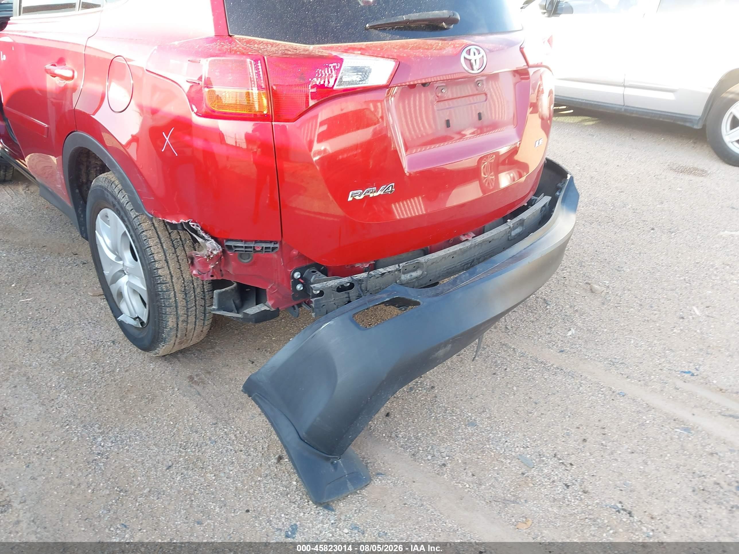 2015 Toyota Rav4 Le Red vin: JTMZFREV9FJ031538
