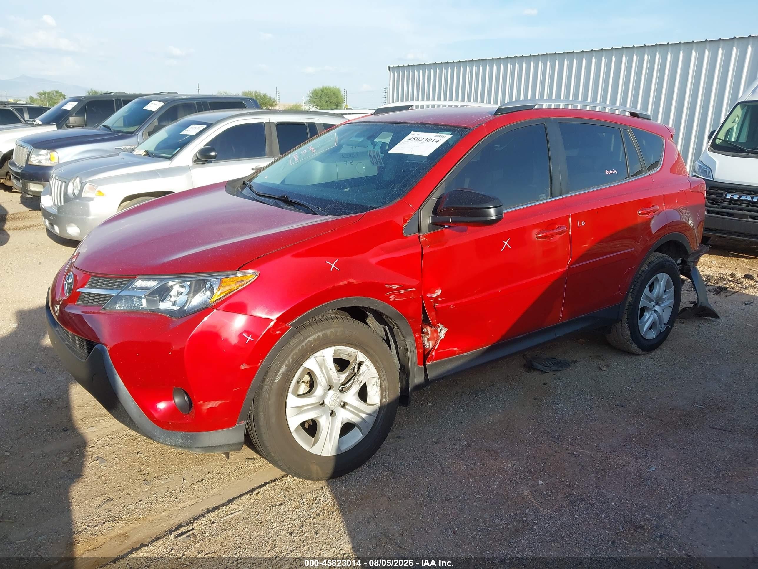 2015 Toyota Rav4 Le Red vin: JTMZFREV9FJ031538