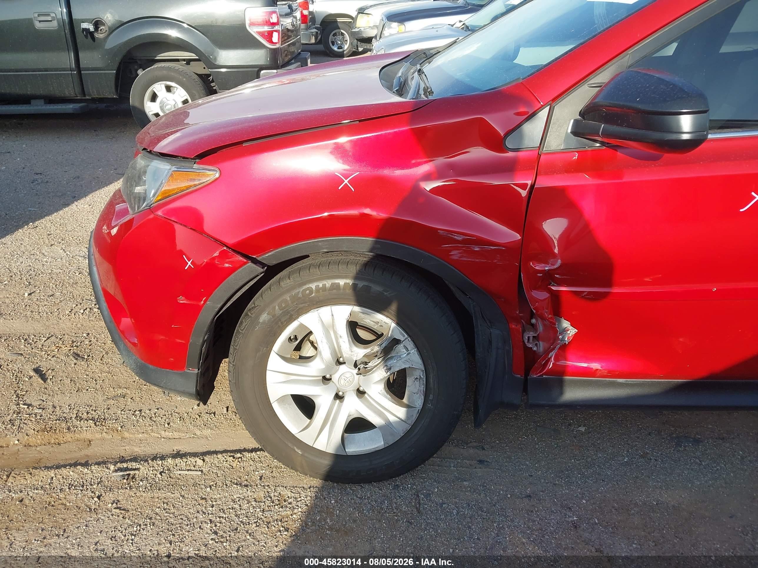 2015 Toyota Rav4 Le Red vin: JTMZFREV9FJ031538