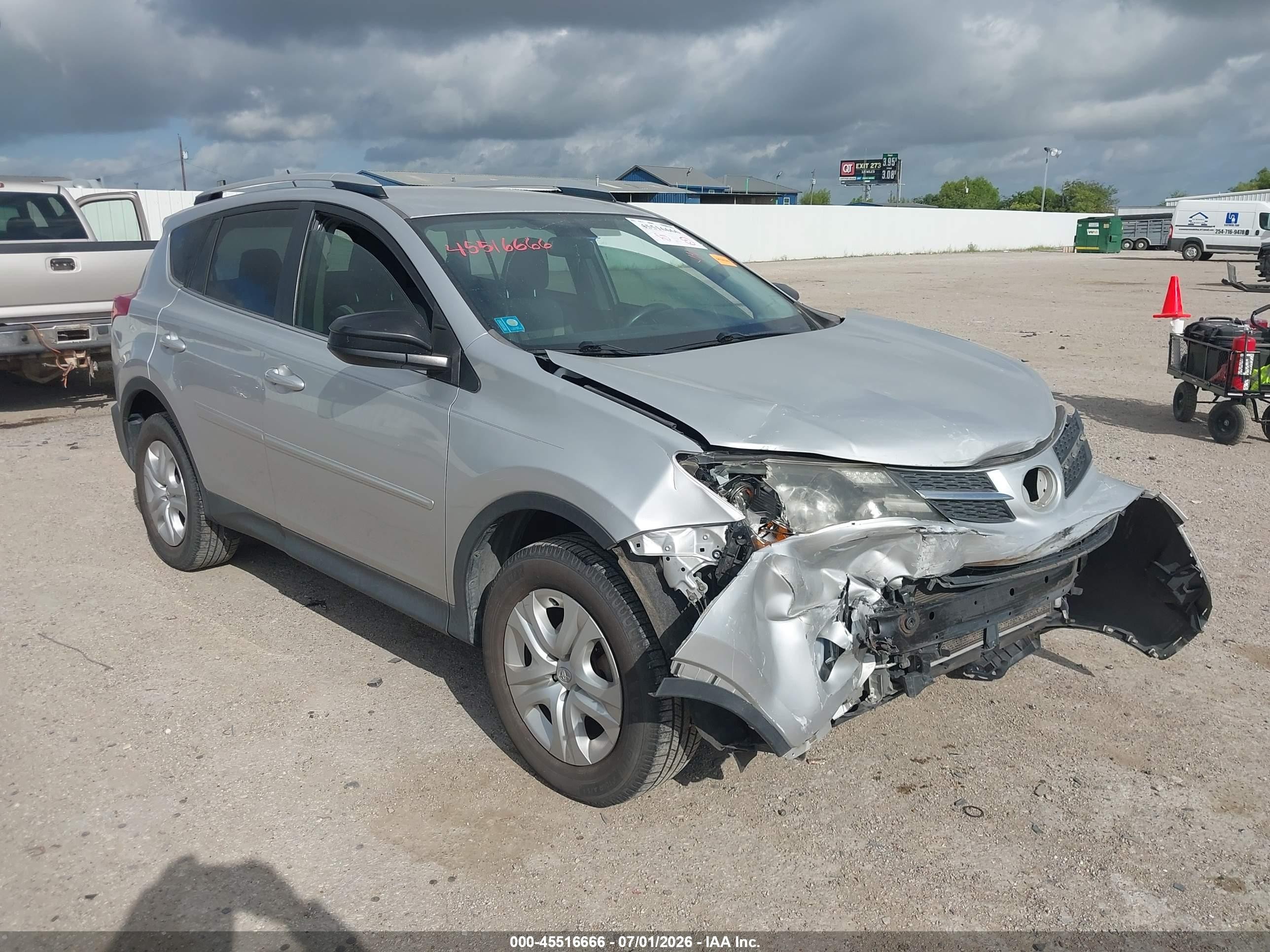 2015 Toyota Rav4 Le Silver vin: JTMZFREV9FJ039607