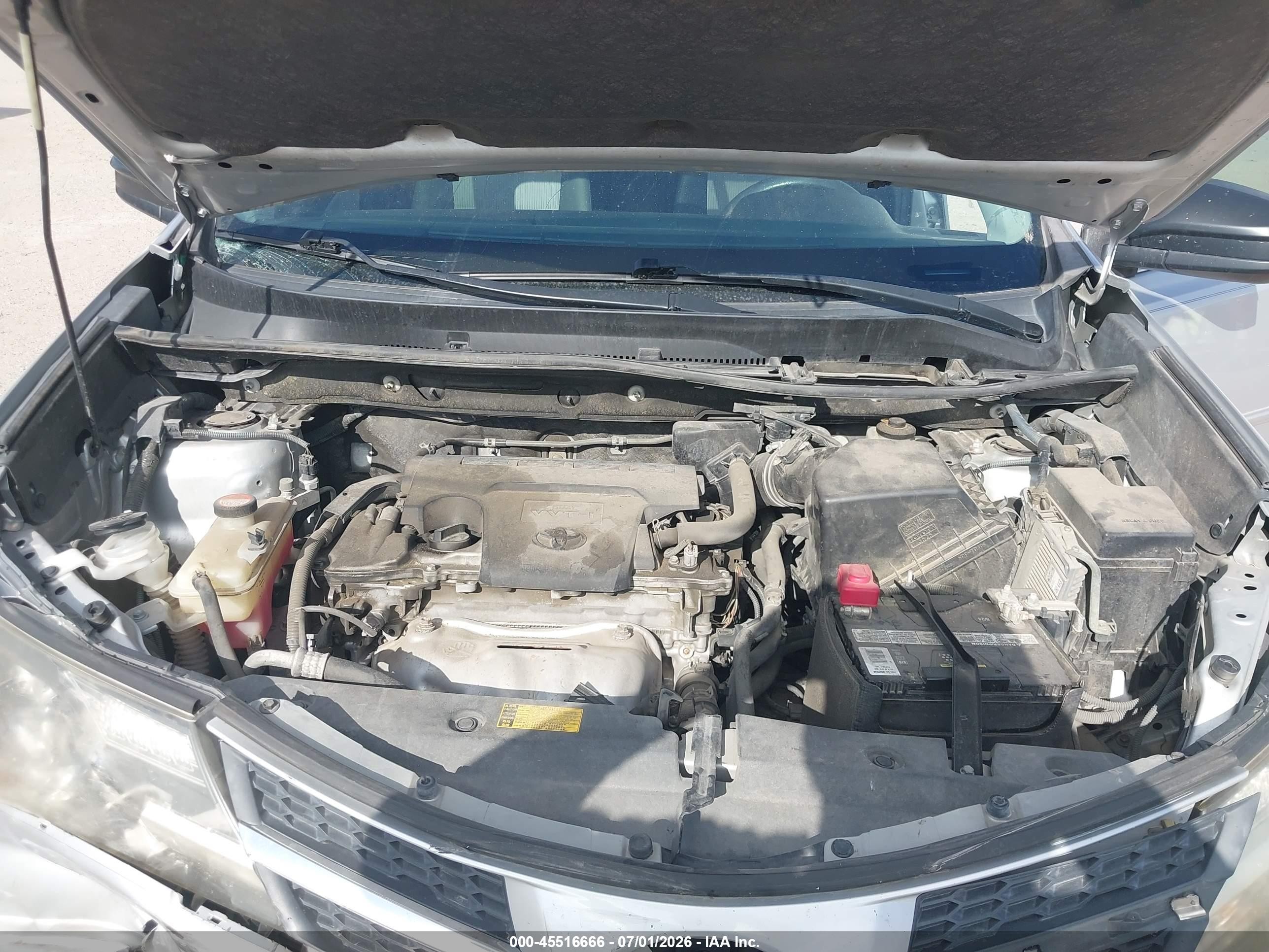 2015 Toyota Rav4 Le Silver vin: JTMZFREV9FJ039607