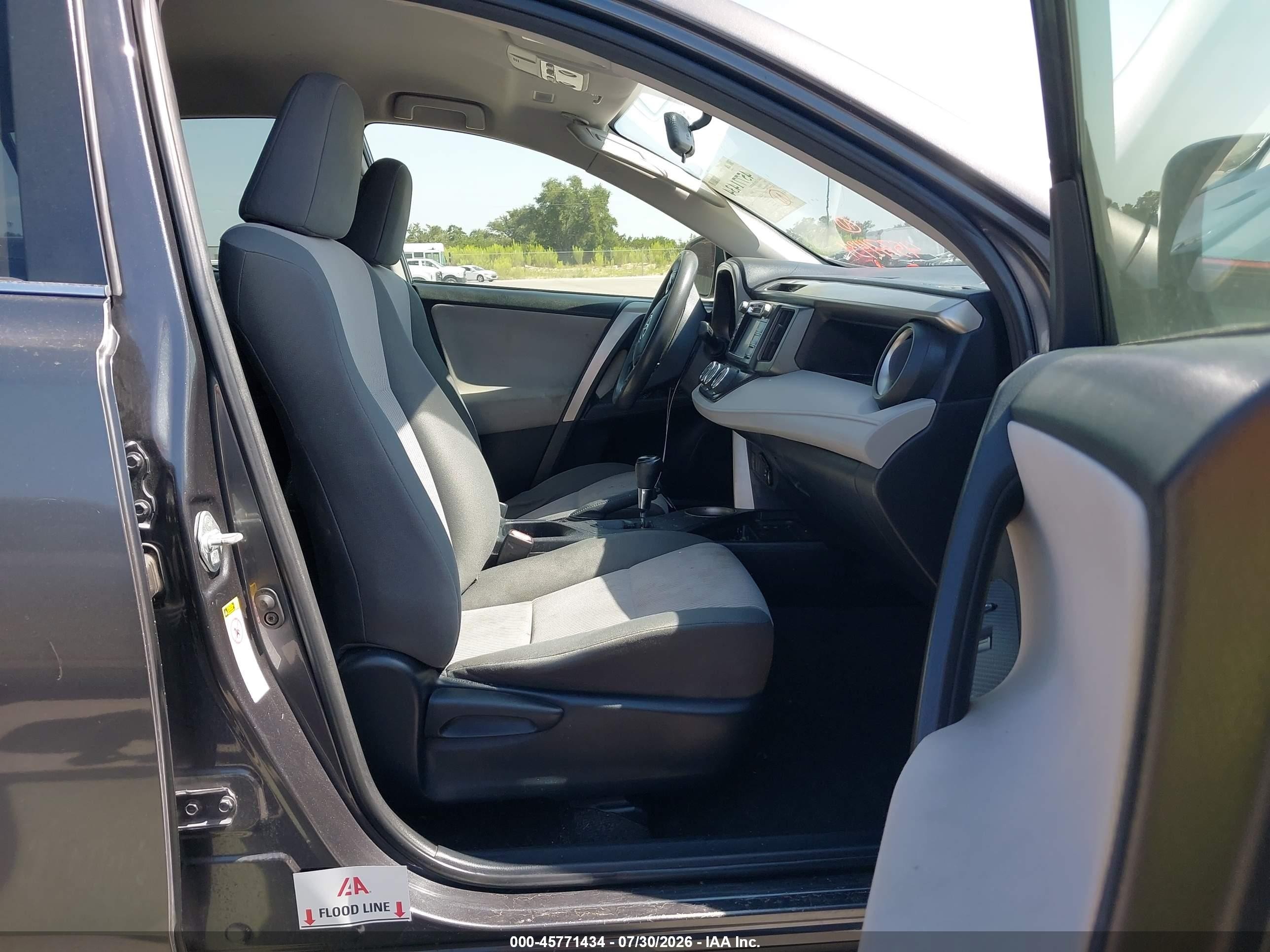 2015 Toyota Rav4 Le Gray vin: JTMZFREV9FJ044676