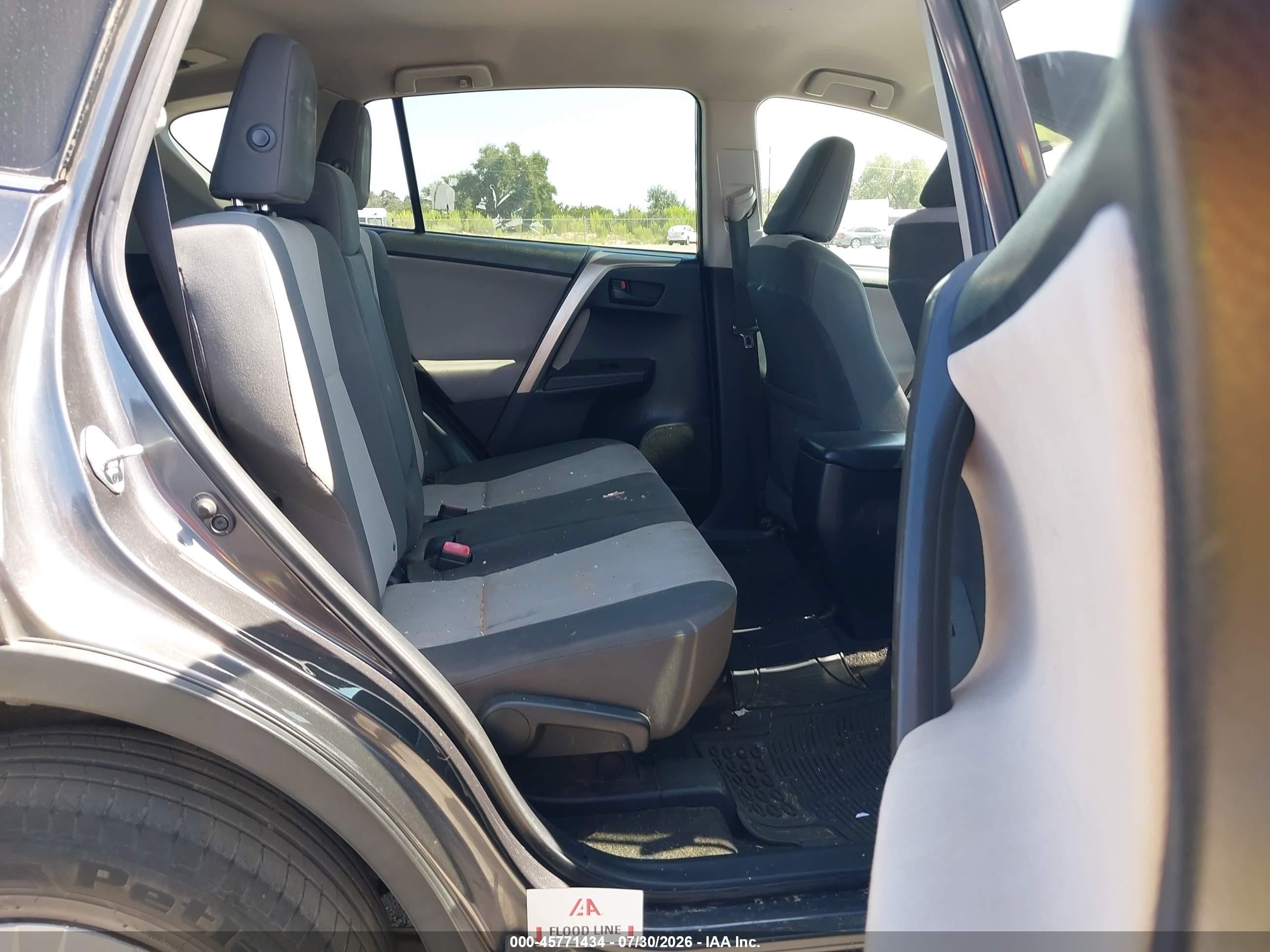 2015 Toyota Rav4 Le Gray vin: JTMZFREV9FJ044676