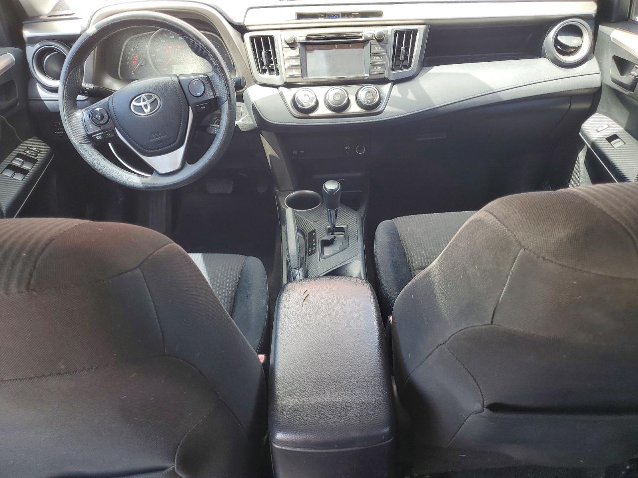 2015 Toyota Rav4 Le Red vin: JTMZFREV9FJ055838