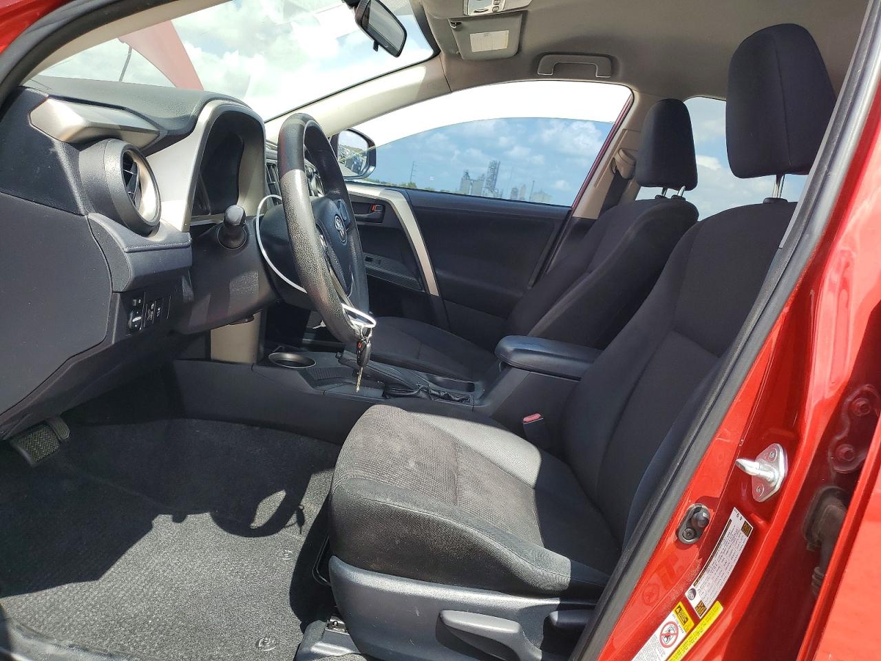 2015 Toyota Rav4 Le Red vin: JTMZFREV9FJ055838