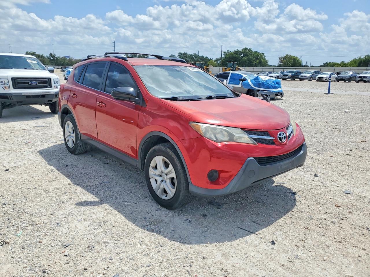 2015 Toyota Rav4 Le Red vin: JTMZFREV9FJ055838