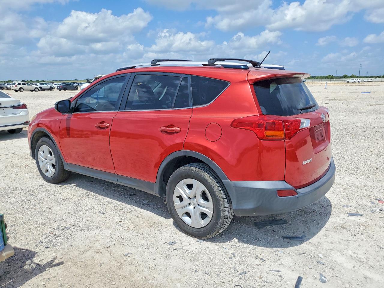 2015 Toyota Rav4 Le Red vin: JTMZFREV9FJ055838