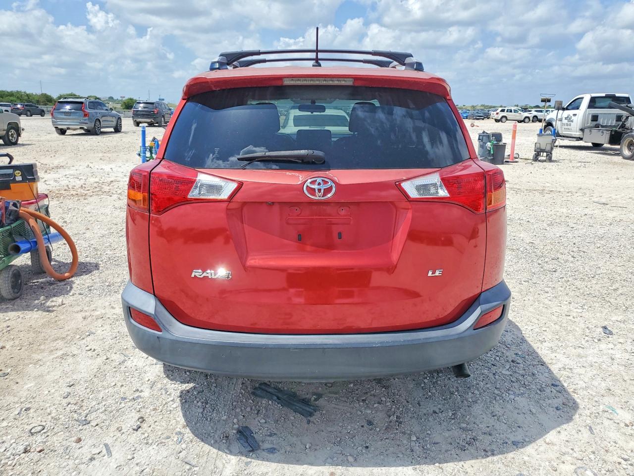 2015 Toyota Rav4 Le Red vin: JTMZFREV9FJ055838