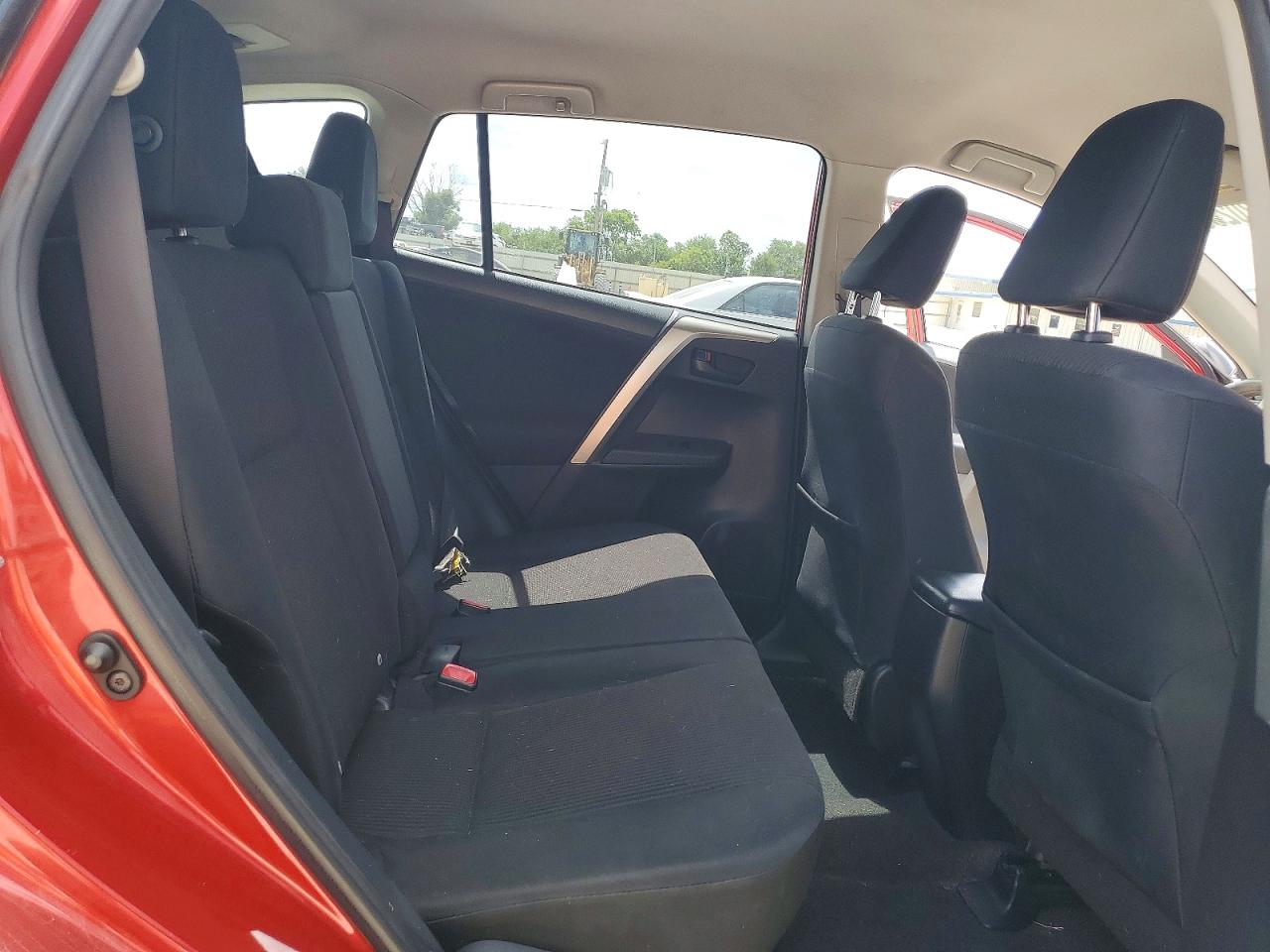 2015 Toyota Rav4 Le Red vin: JTMZFREV9FJ055838