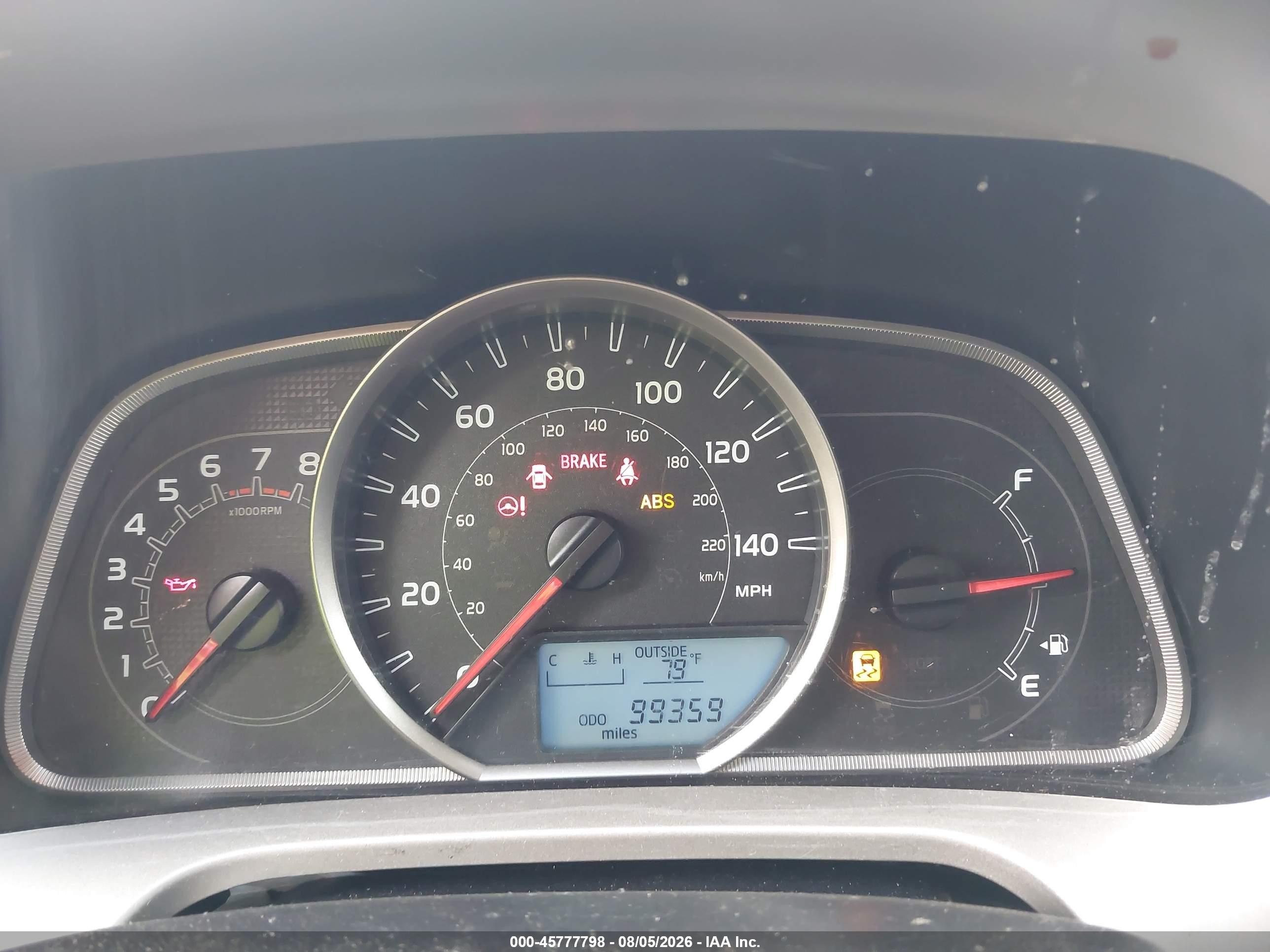 2015 Toyota Rav4 Le Silver vin: JTMZFREV9FJ059534