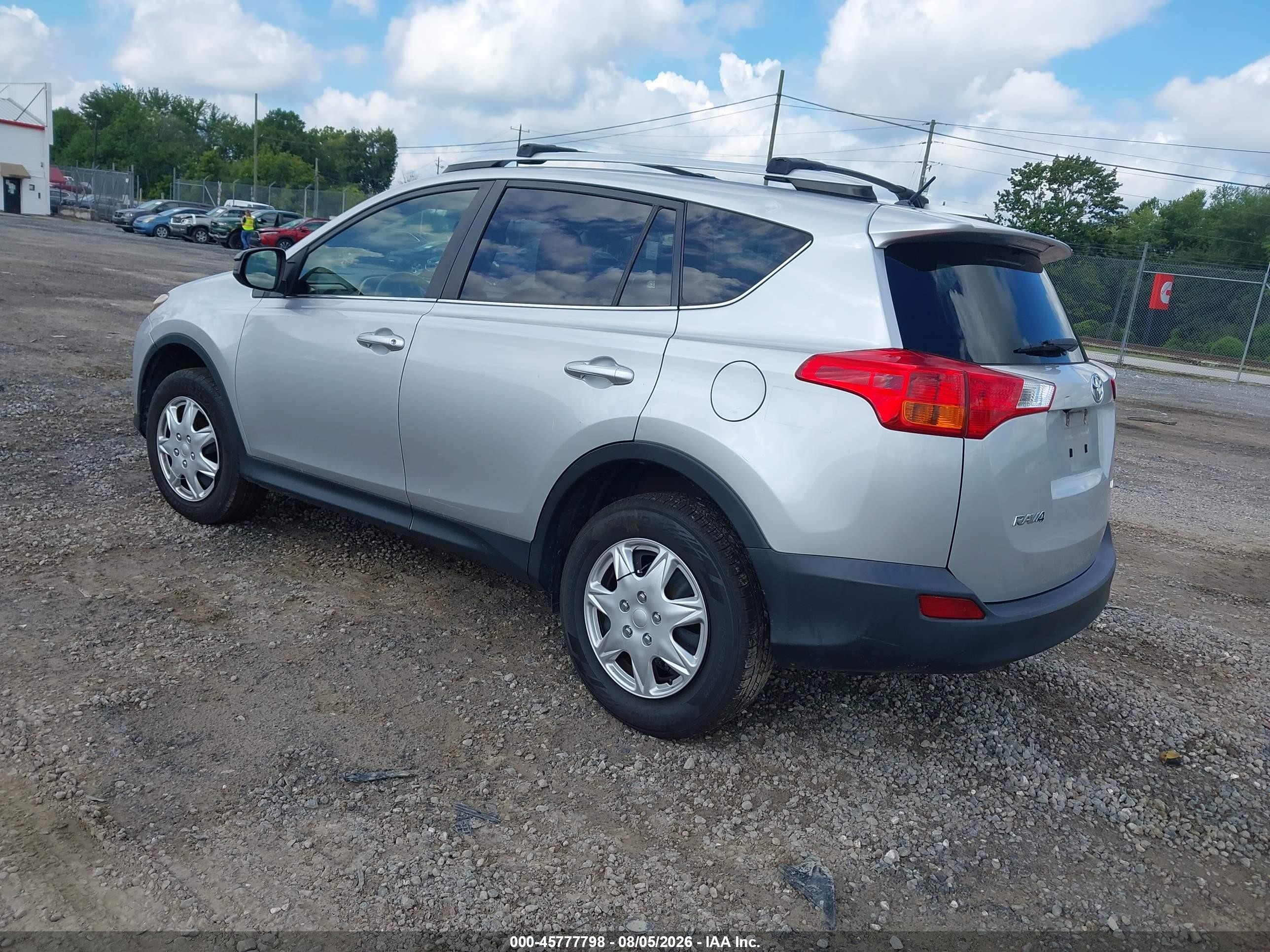 2015 Toyota Rav4 Le Silver vin: JTMZFREV9FJ059534