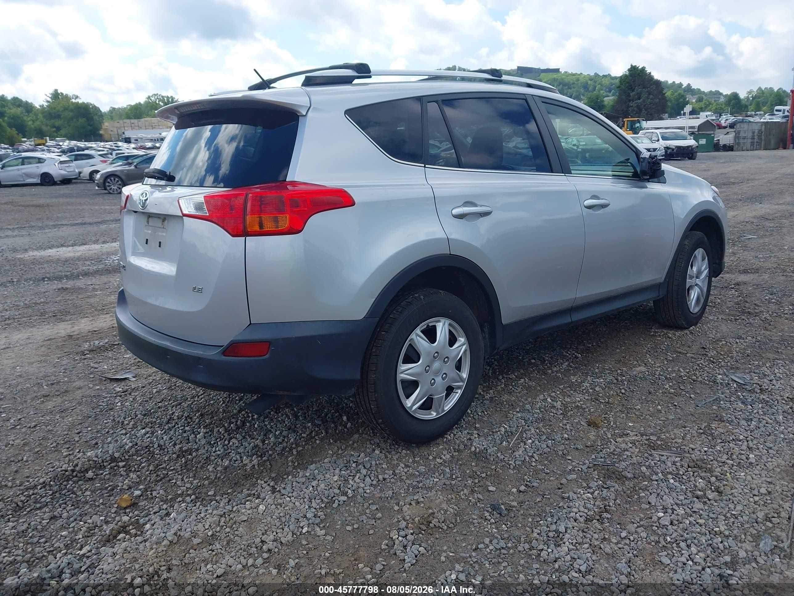 2015 Toyota Rav4 Le Silver vin: JTMZFREV9FJ059534
