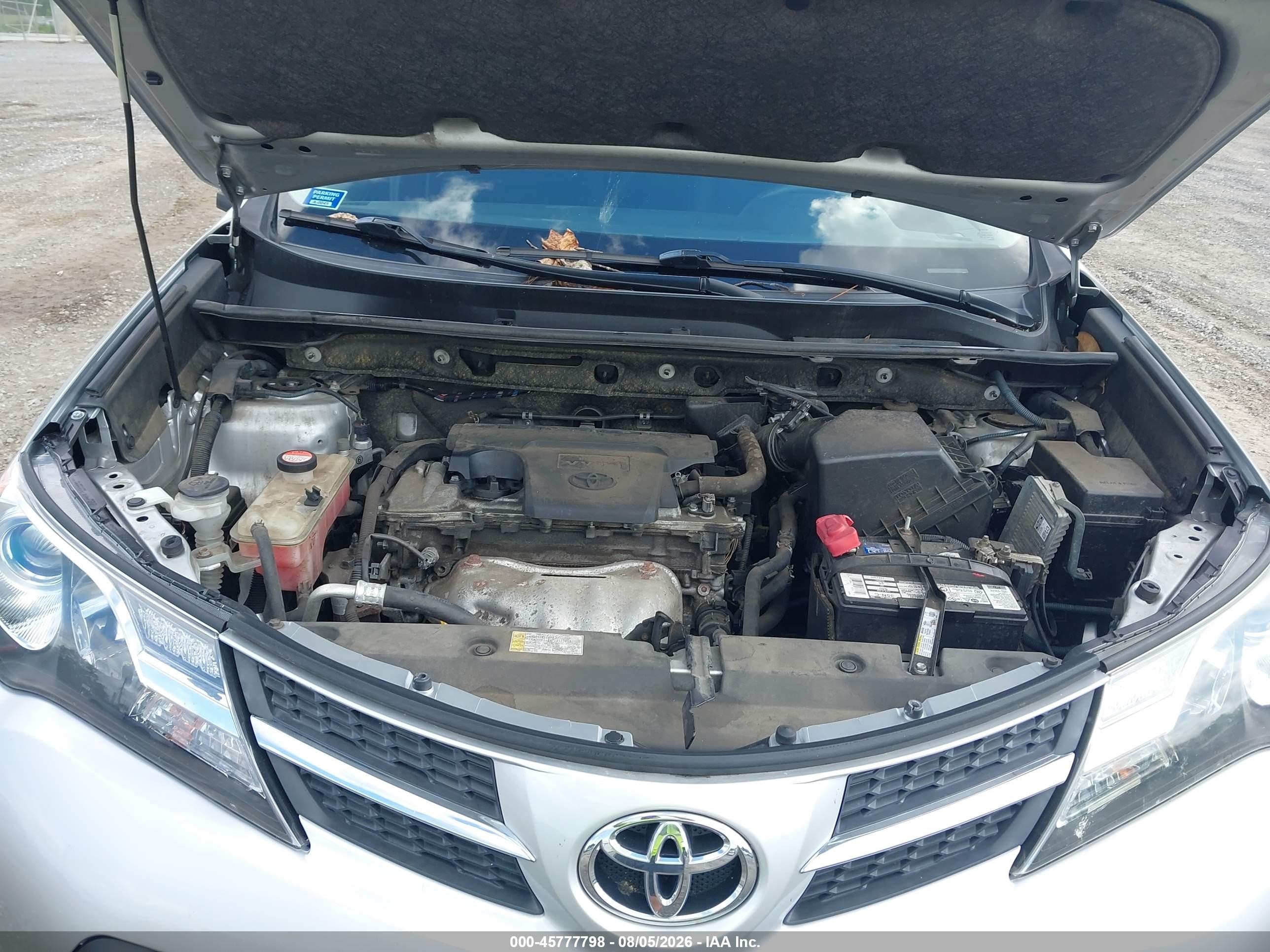 2015 Toyota Rav4 Le Silver vin: JTMZFREV9FJ059534