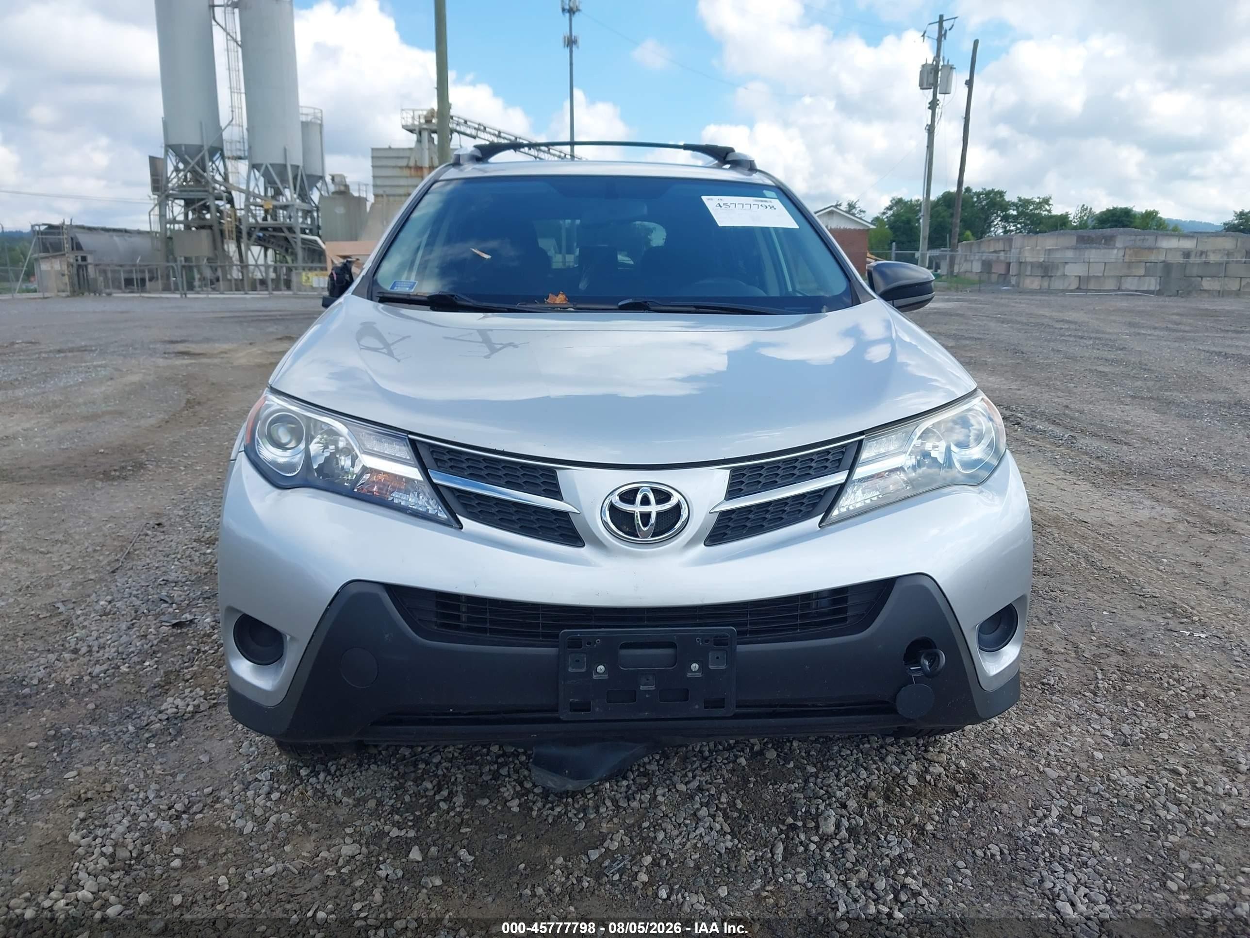 2015 Toyota Rav4 Le Silver vin: JTMZFREV9FJ059534