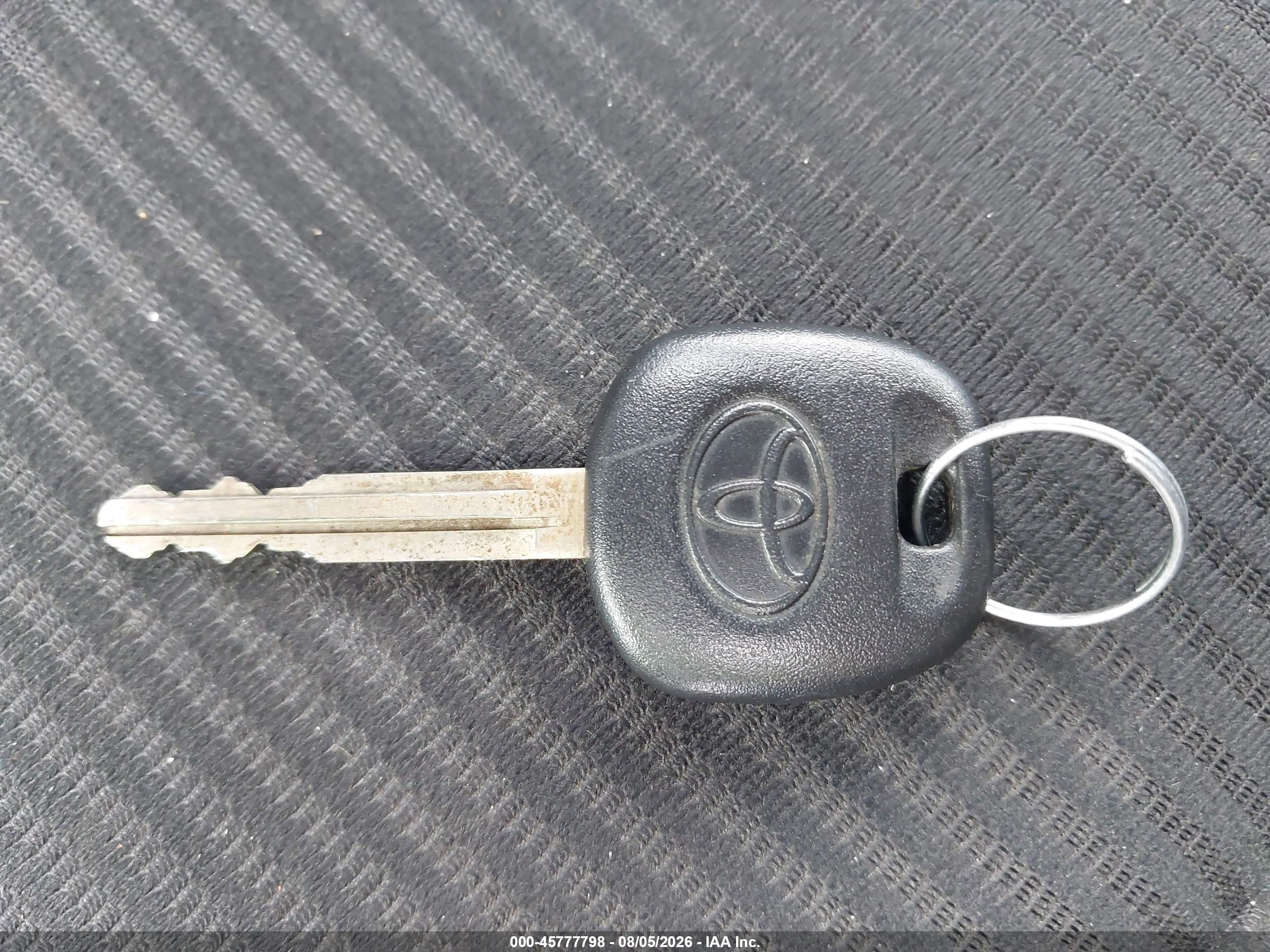 2015 Toyota Rav4 Le Silver vin: JTMZFREV9FJ059534
