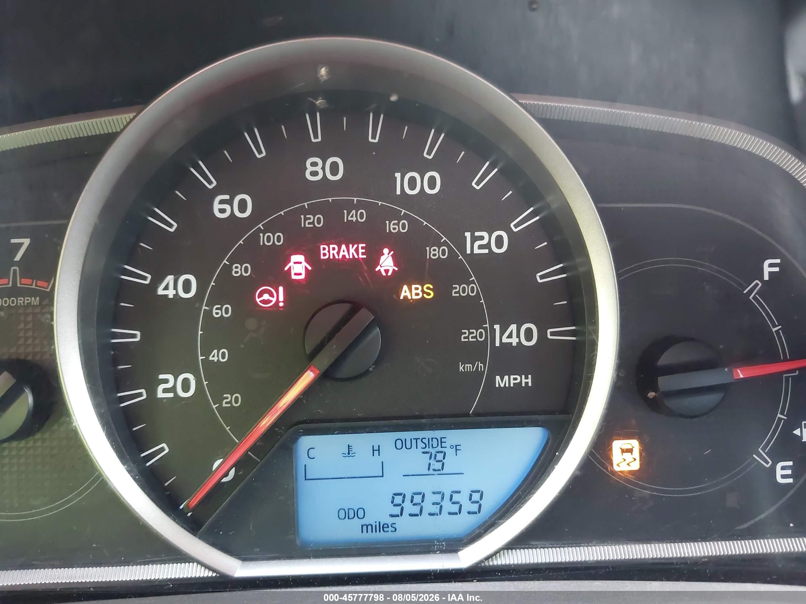 2015 Toyota Rav4 Le Silver vin: JTMZFREV9FJ059534