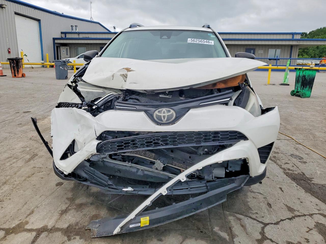2017 Toyota Rav4 Le White vin: JTMZFREV9HJ715881