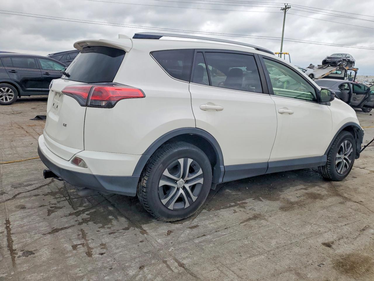 2017 Toyota Rav4 Le White vin: JTMZFREV9HJ715881