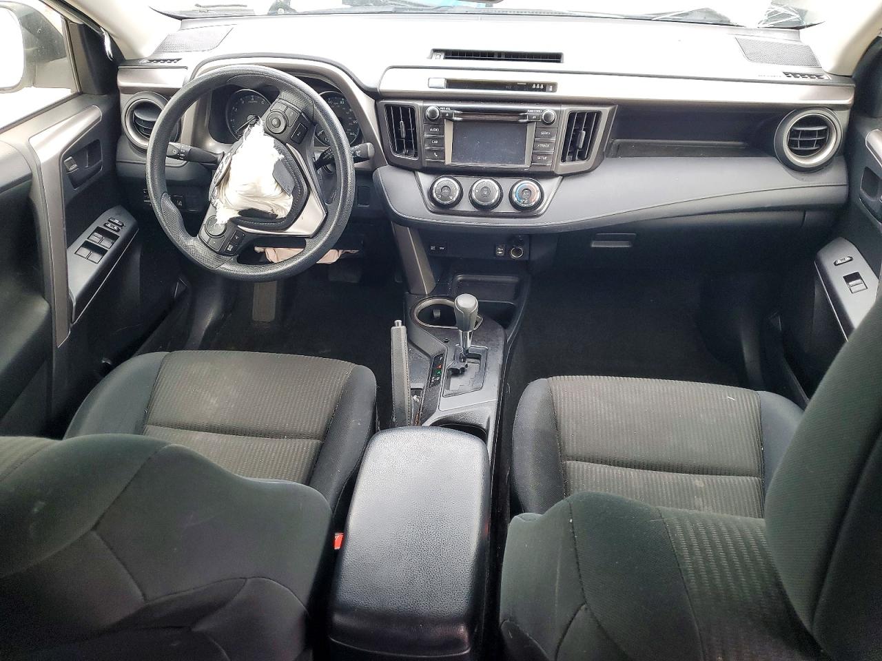 2017 Toyota Rav4 Le White vin: JTMZFREV9HJ715881