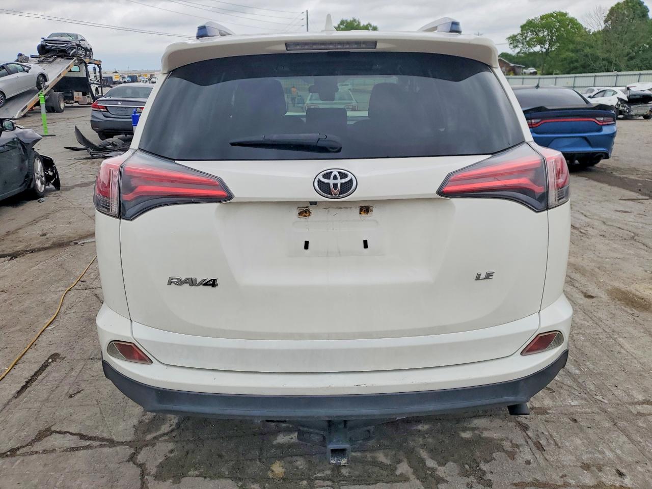 2017 Toyota Rav4 Le White vin: JTMZFREV9HJ715881
