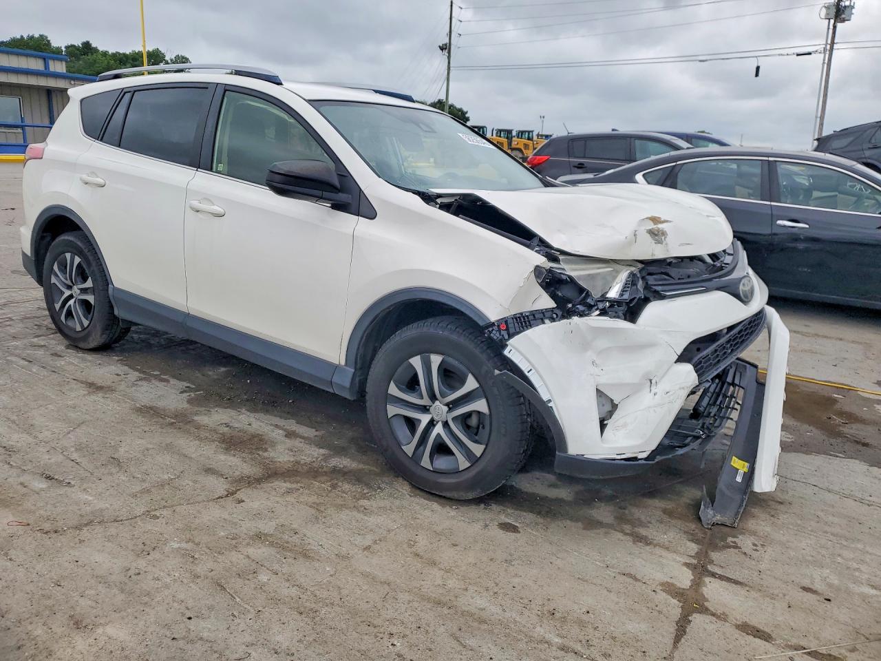 2017 Toyota Rav4 Le White vin: JTMZFREV9HJ715881