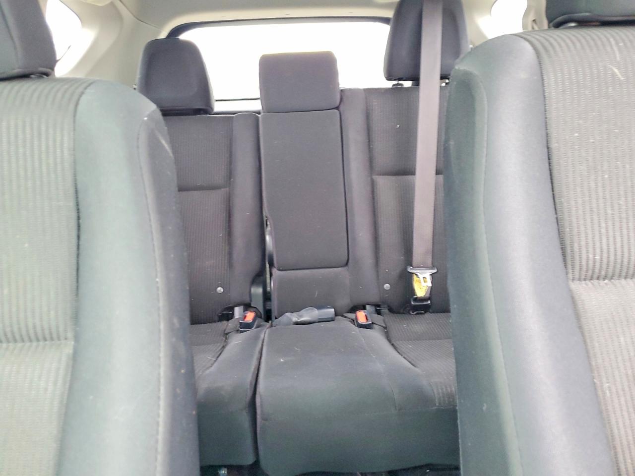 2017 Toyota Rav4 Le White vin: JTMZFREV9HJ715881
