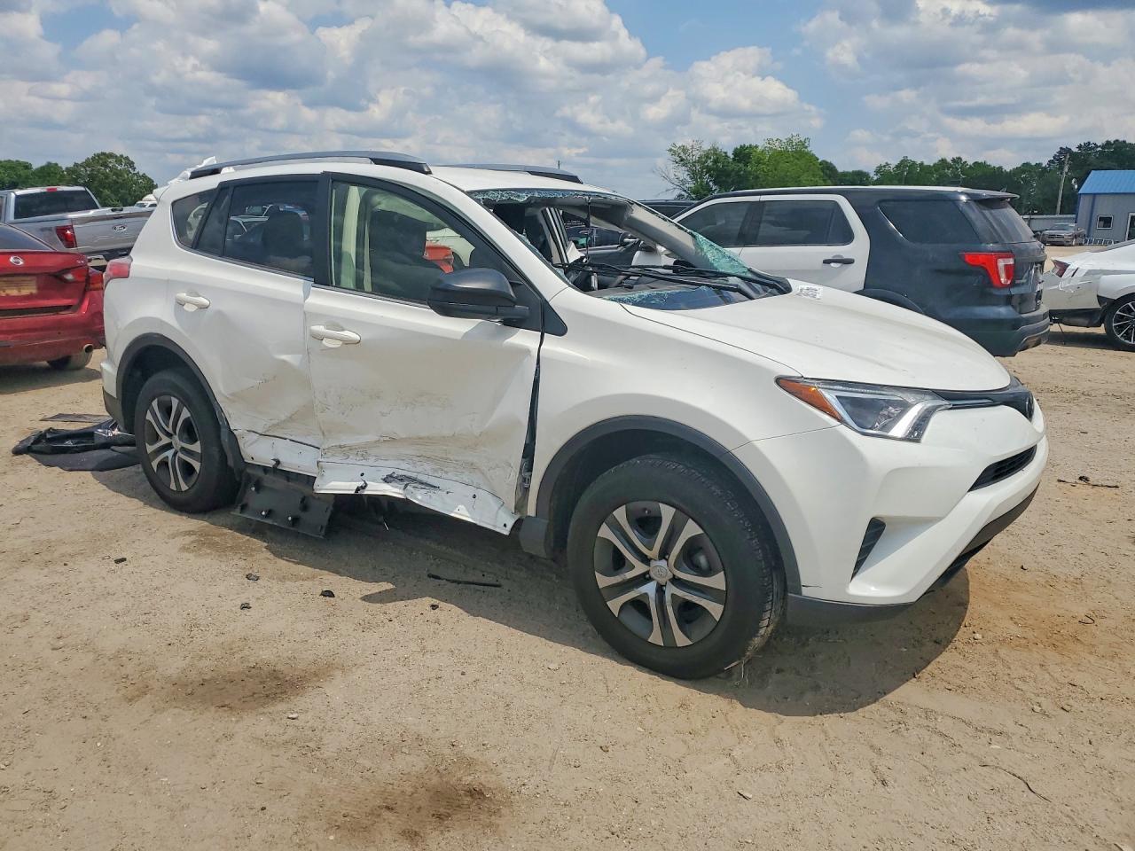 2018 Toyota Rav4 Le Белый vin: JTMZFREV9JJ183456