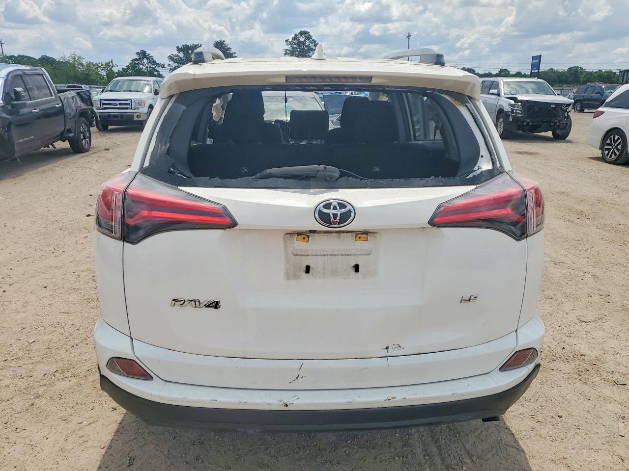 2018 Toyota Rav4 Le Белый vin: JTMZFREV9JJ183456