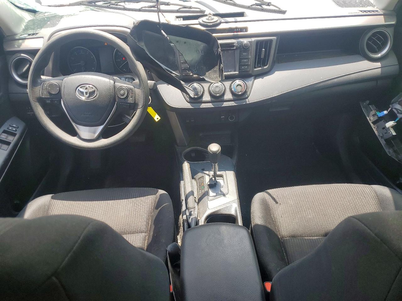2018 Toyota Rav4 Le Белый vin: JTMZFREV9JJ183456