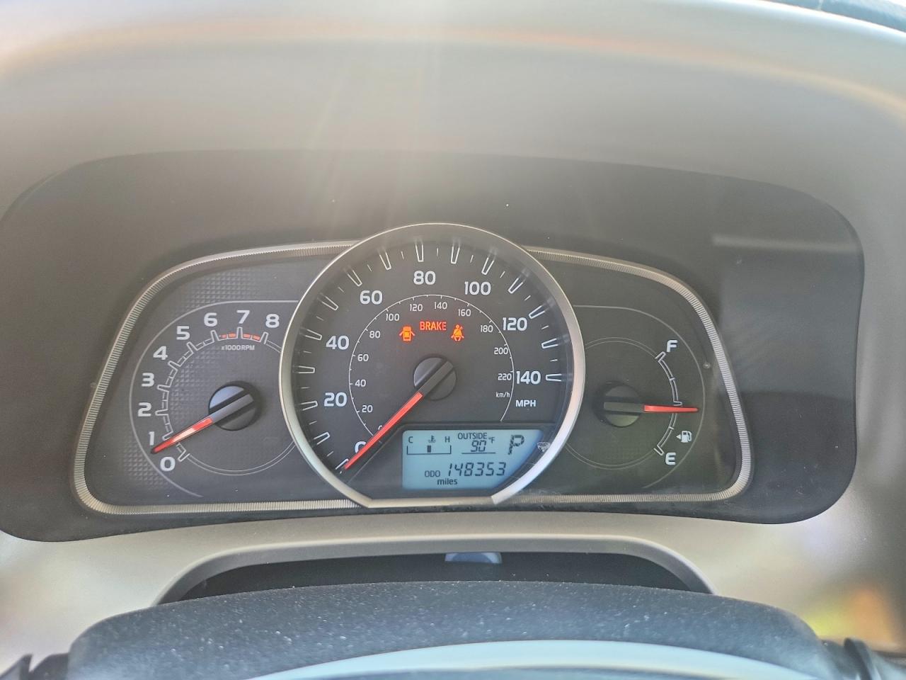 2013 Toyota Rav4 Le Silver vin: JTMZFREVXDD019684
