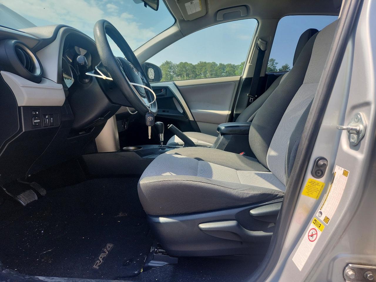 2013 Toyota Rav4 Le Silver vin: JTMZFREVXDD019684