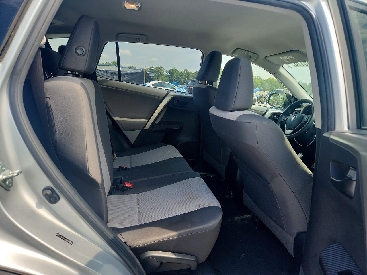 2013 Toyota Rav4 Le Silver vin: JTMZFREVXDD019684