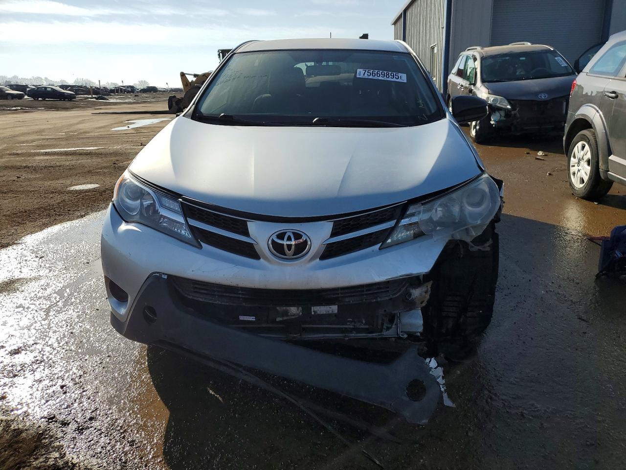 2014 Toyota Rav4 Le Silver vin: JTMZFREVXEJ011880