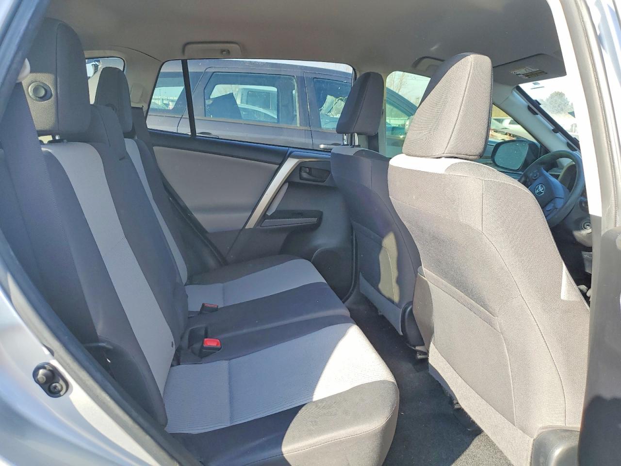 2014 Toyota Rav4 Le Silver vin: JTMZFREVXEJ011880