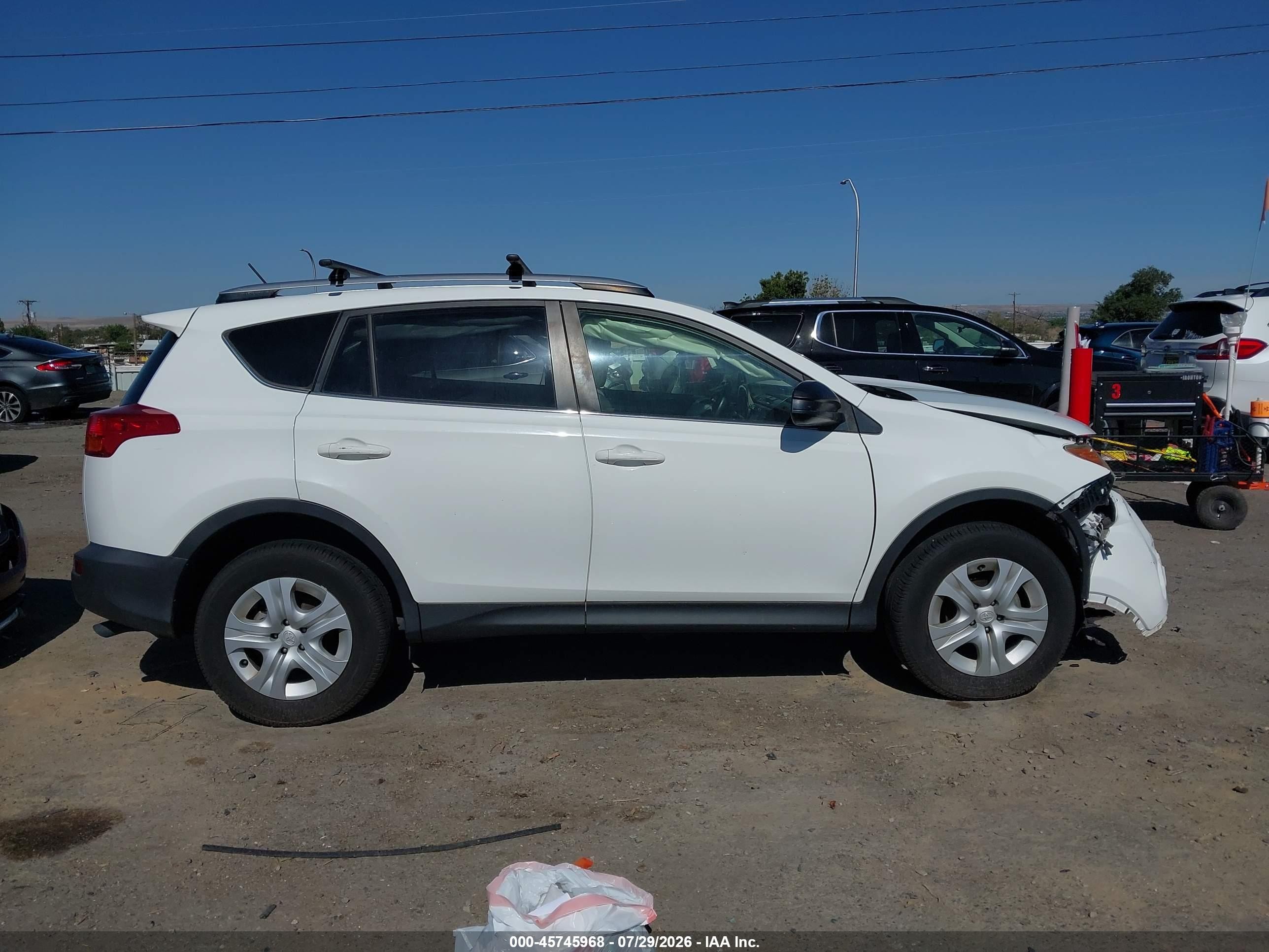 2014 Toyota Rav4 Le White vin: JTMZFREVXEJ018764