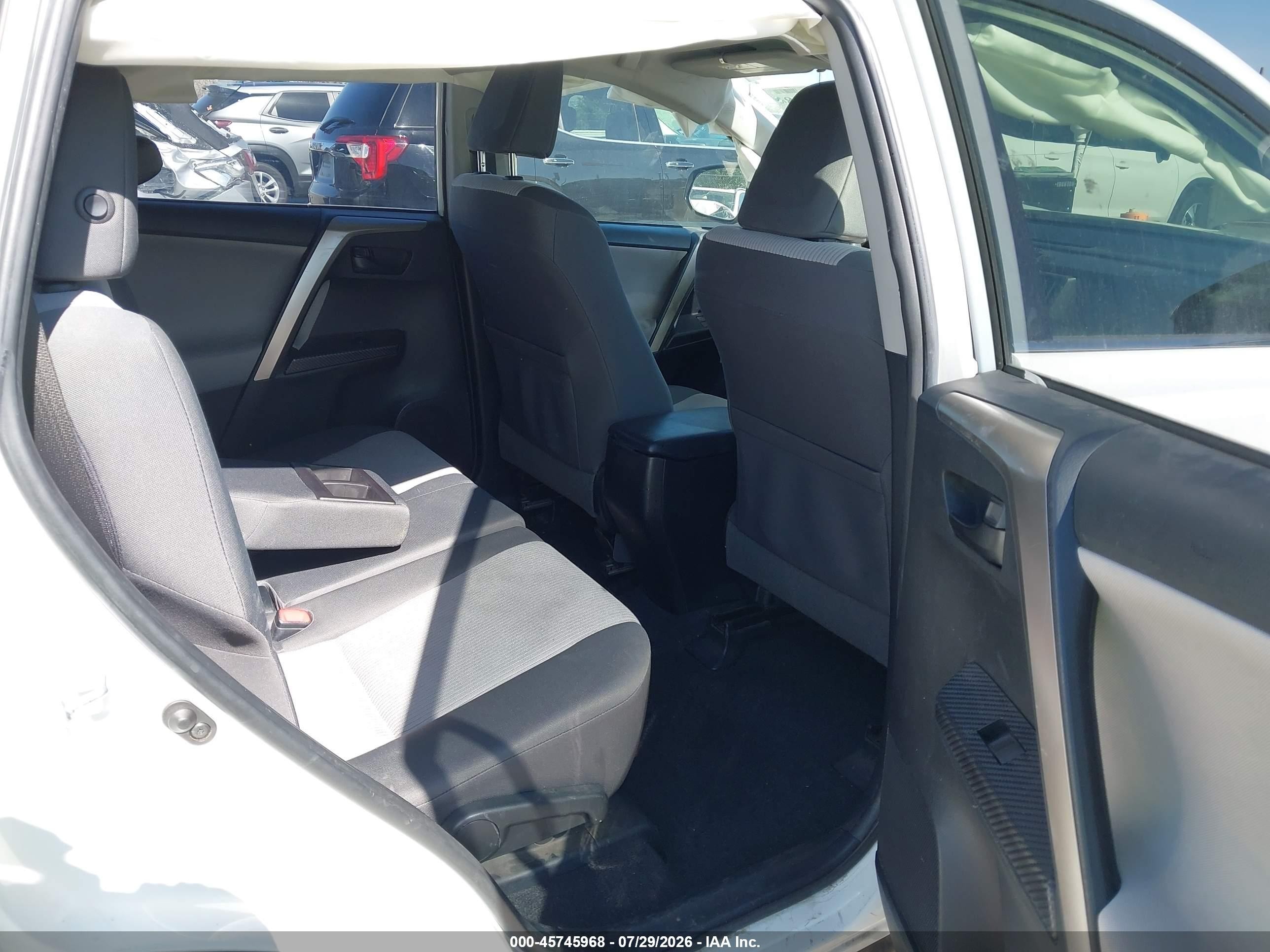 2014 Toyota Rav4 Le White vin: JTMZFREVXEJ018764