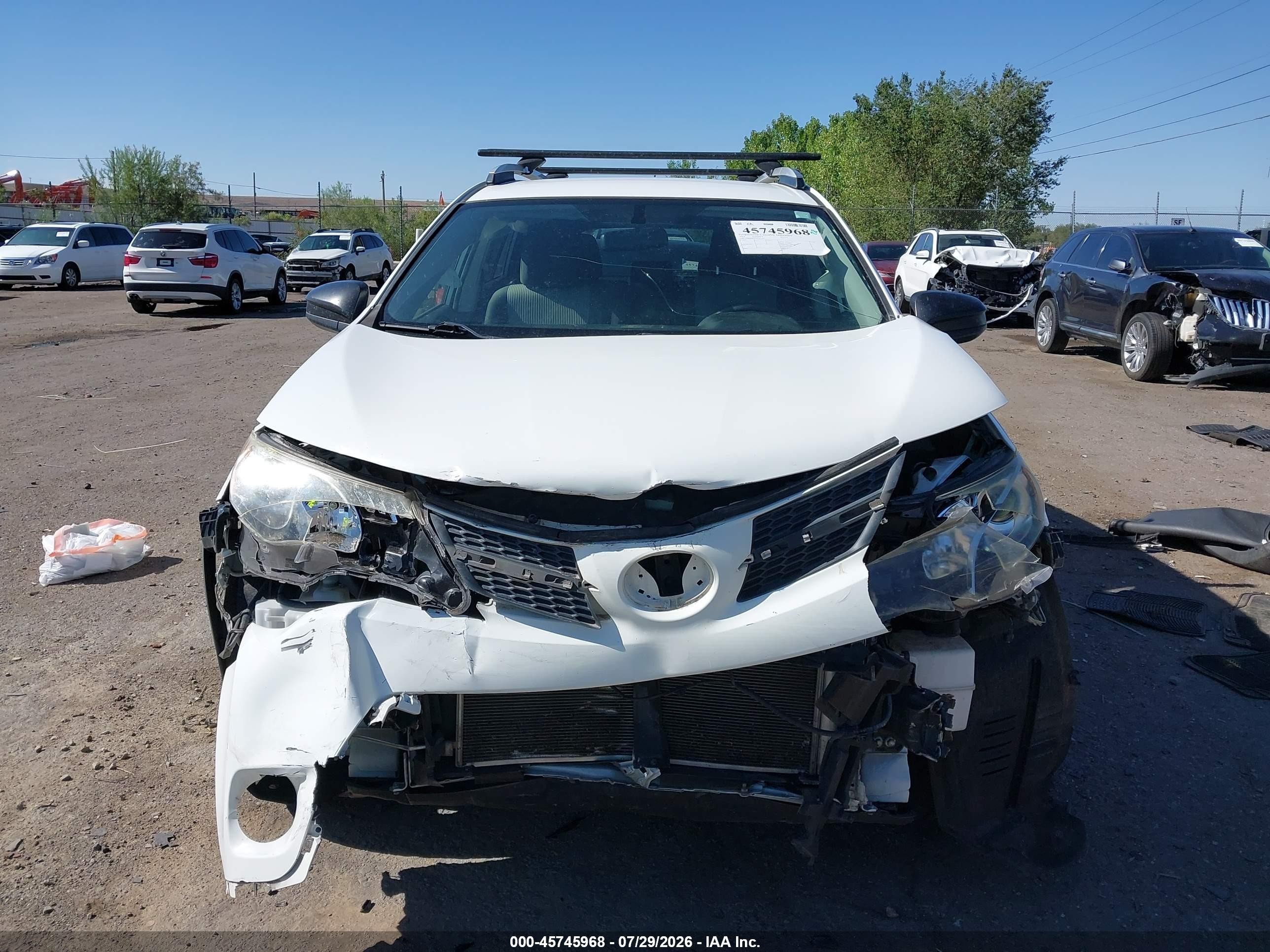 2014 Toyota Rav4 Le White vin: JTMZFREVXEJ018764