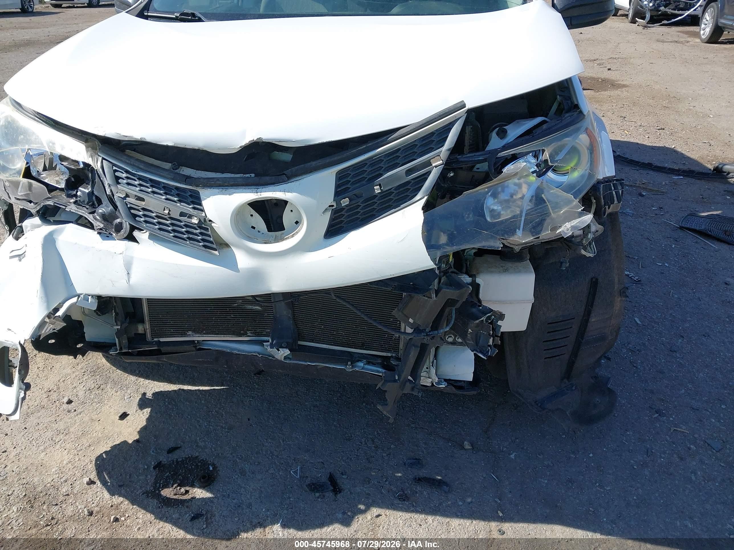 2014 Toyota Rav4 Le White vin: JTMZFREVXEJ018764