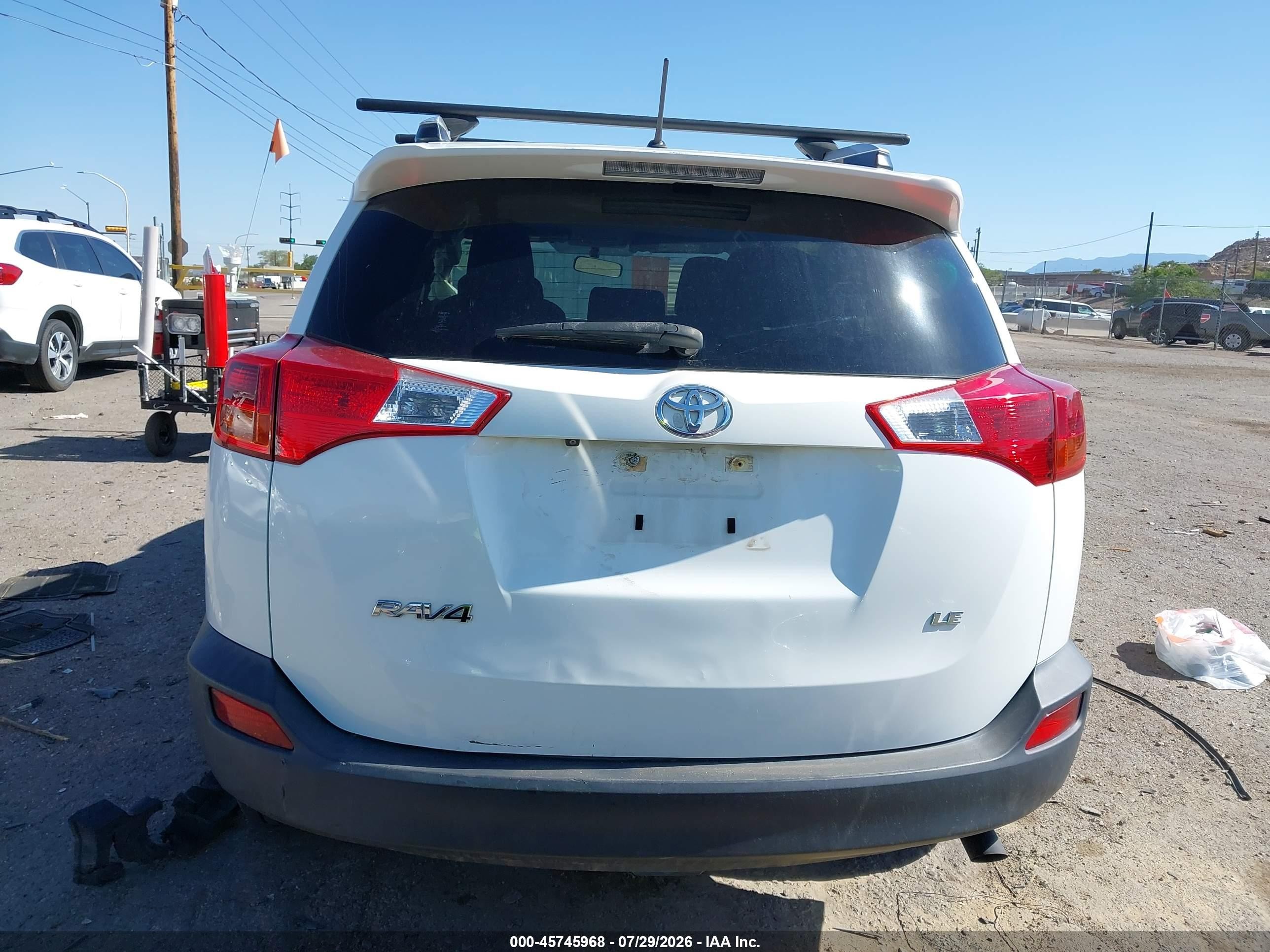 2014 Toyota Rav4 Le White vin: JTMZFREVXEJ018764