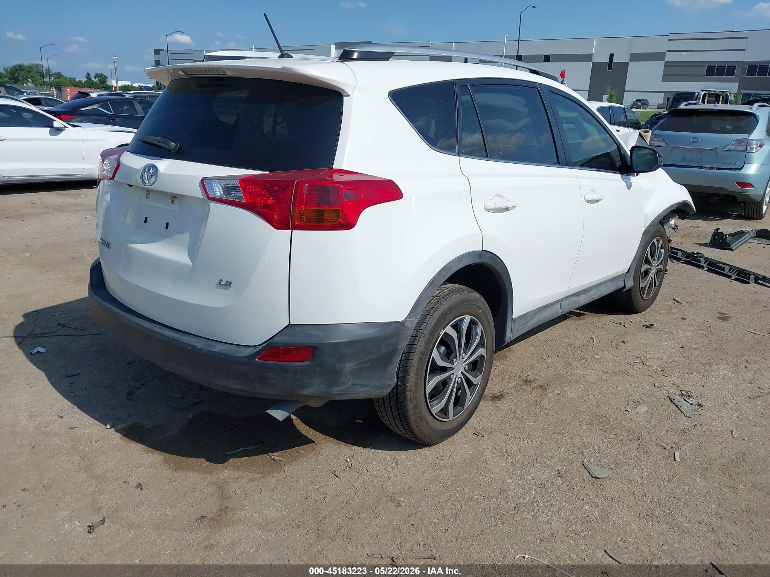 2015 Toyota Rav4 Le White vin: JTMZFREVXFD075594