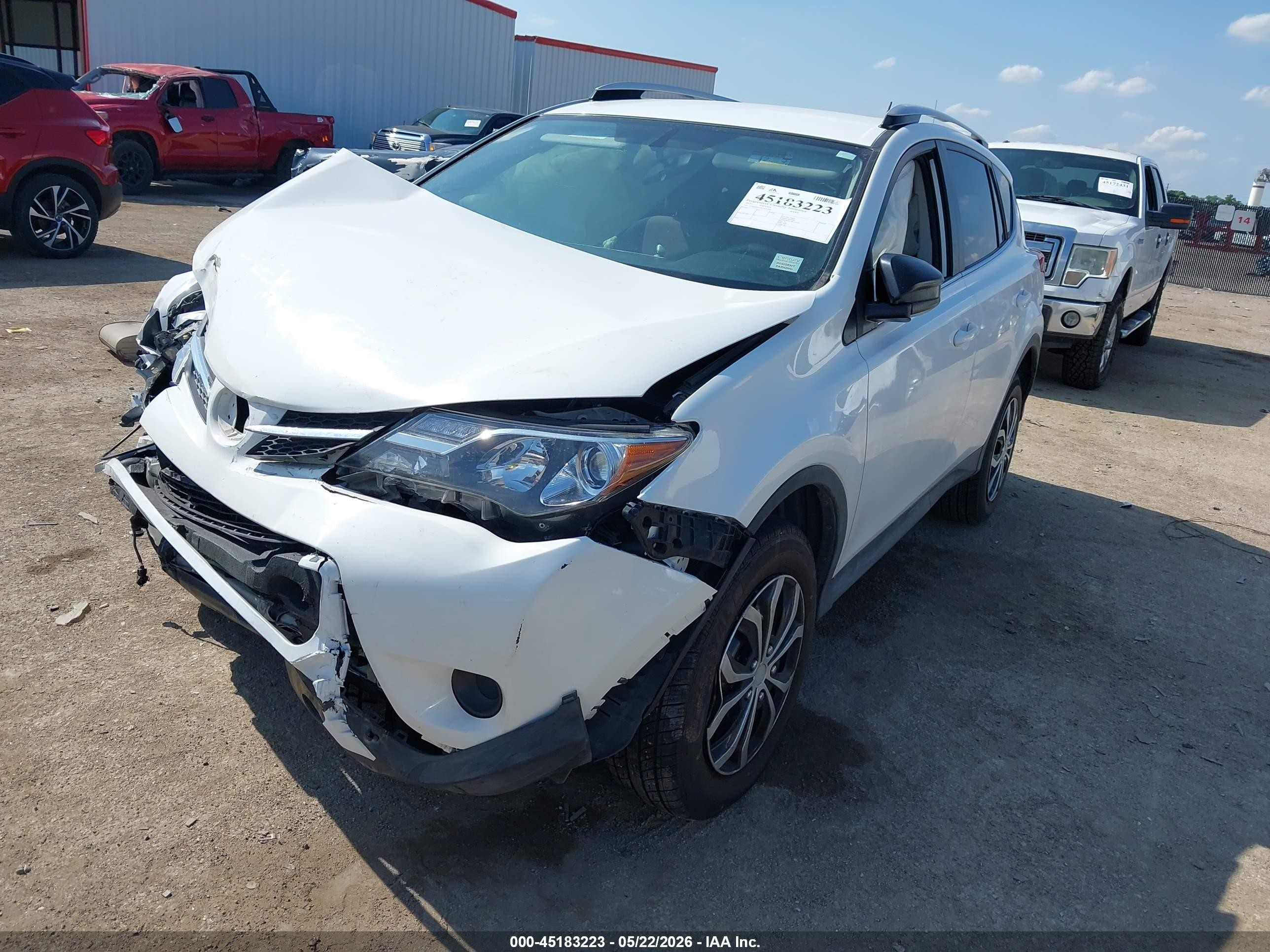 2015 Toyota Rav4 Le White vin: JTMZFREVXFD075594