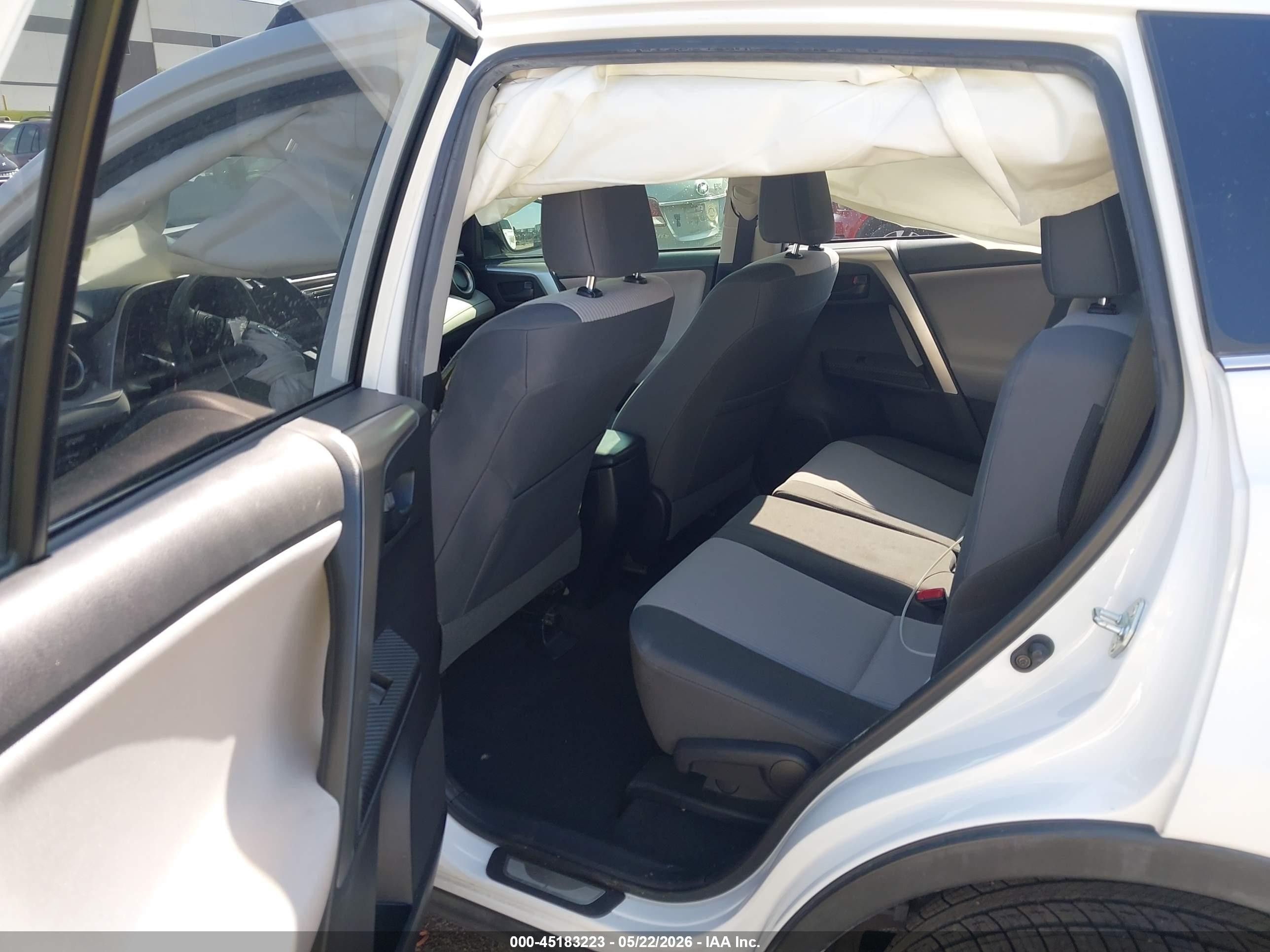2015 Toyota Rav4 Le White vin: JTMZFREVXFD075594