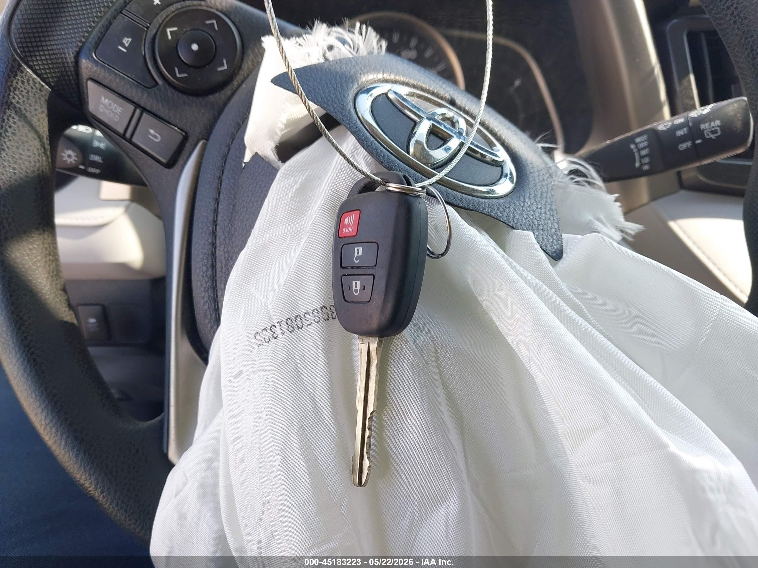 2015 Toyota Rav4 Le White vin: JTMZFREVXFD075594