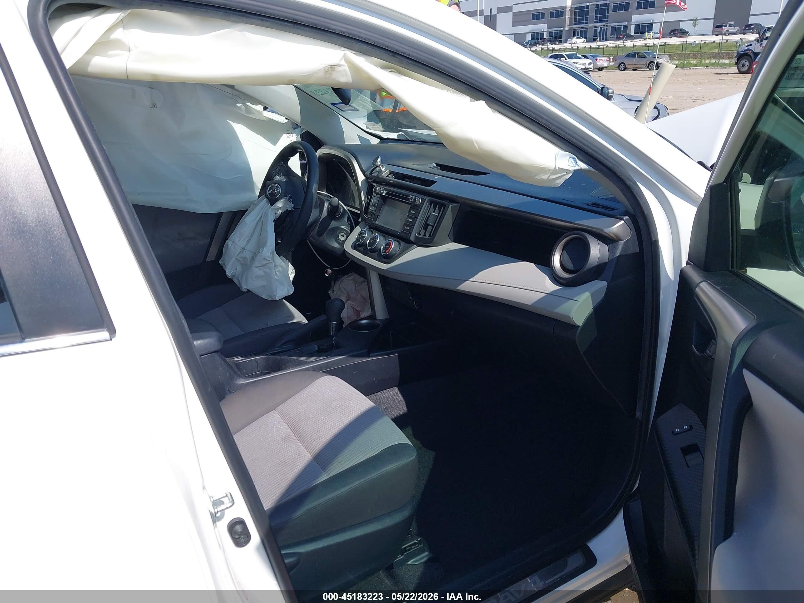 2015 Toyota Rav4 Le White vin: JTMZFREVXFD075594