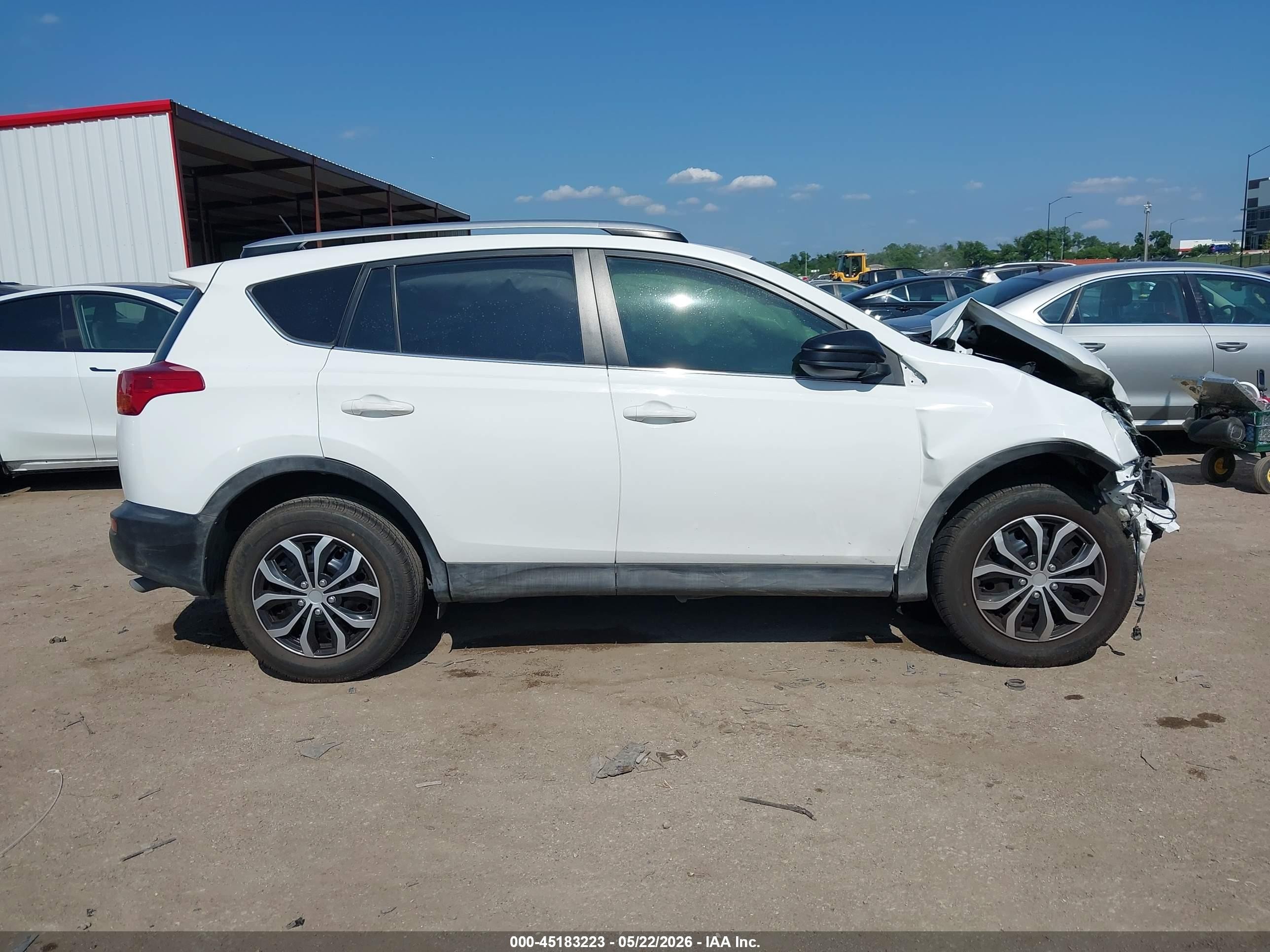 2015 Toyota Rav4 Le White vin: JTMZFREVXFD075594