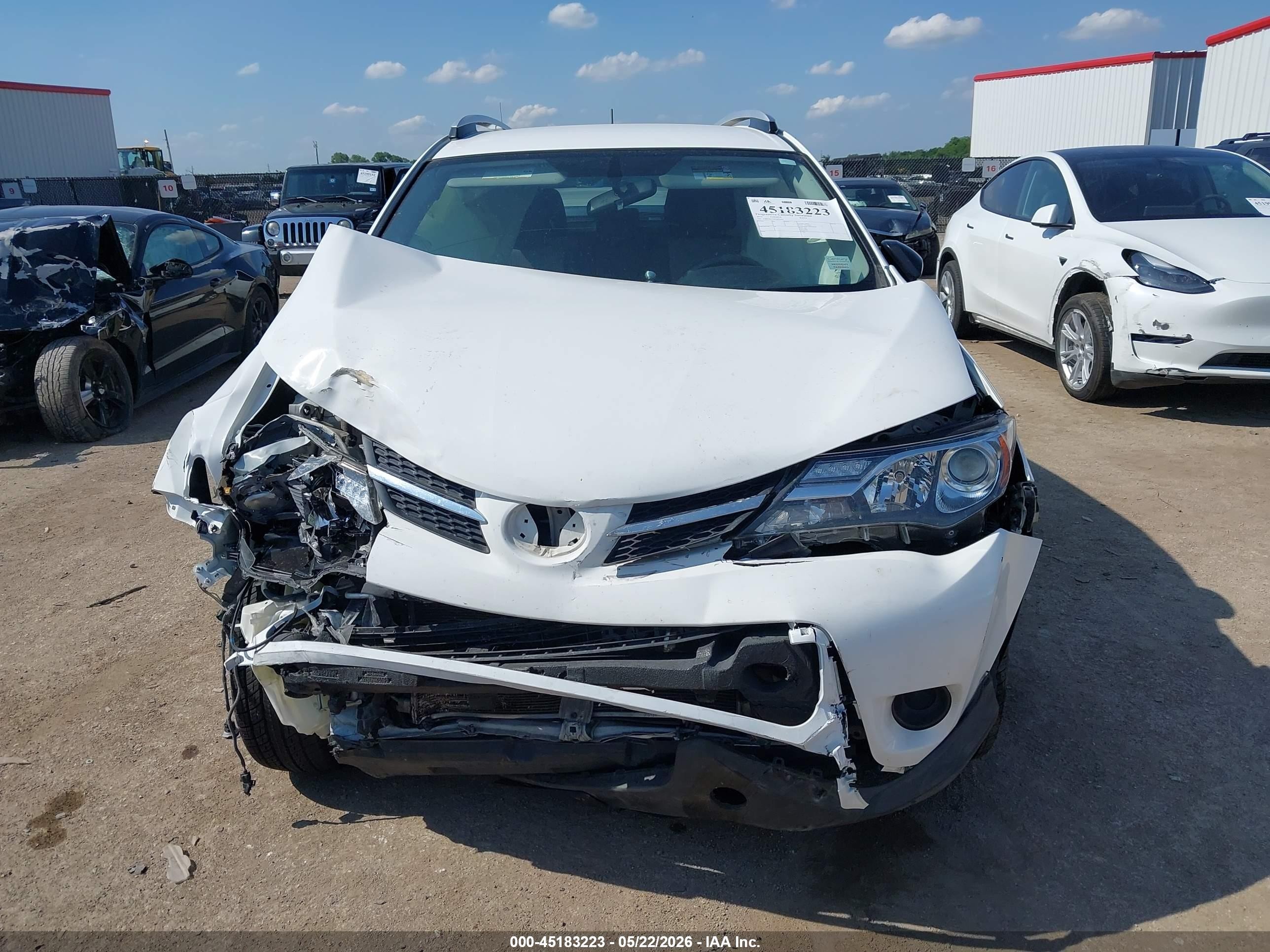 2015 Toyota Rav4 Le White vin: JTMZFREVXFD075594