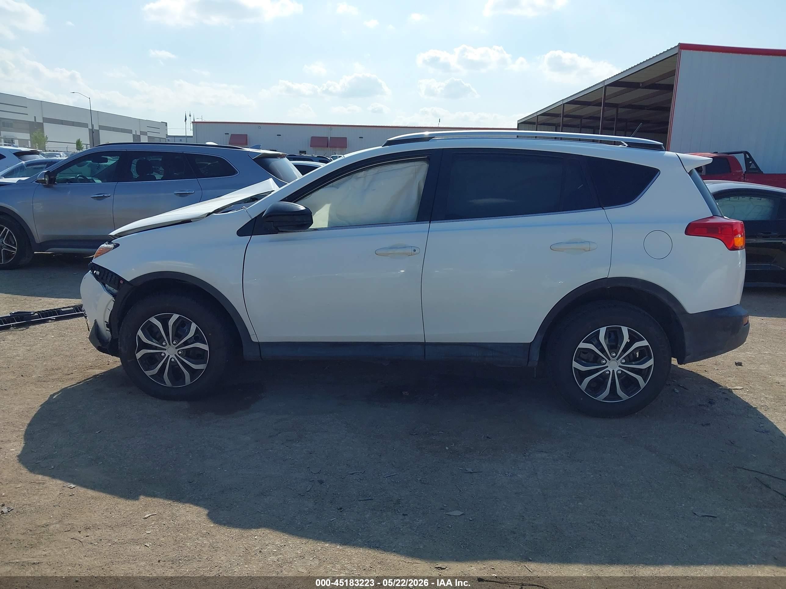 2015 Toyota Rav4 Le White vin: JTMZFREVXFD075594