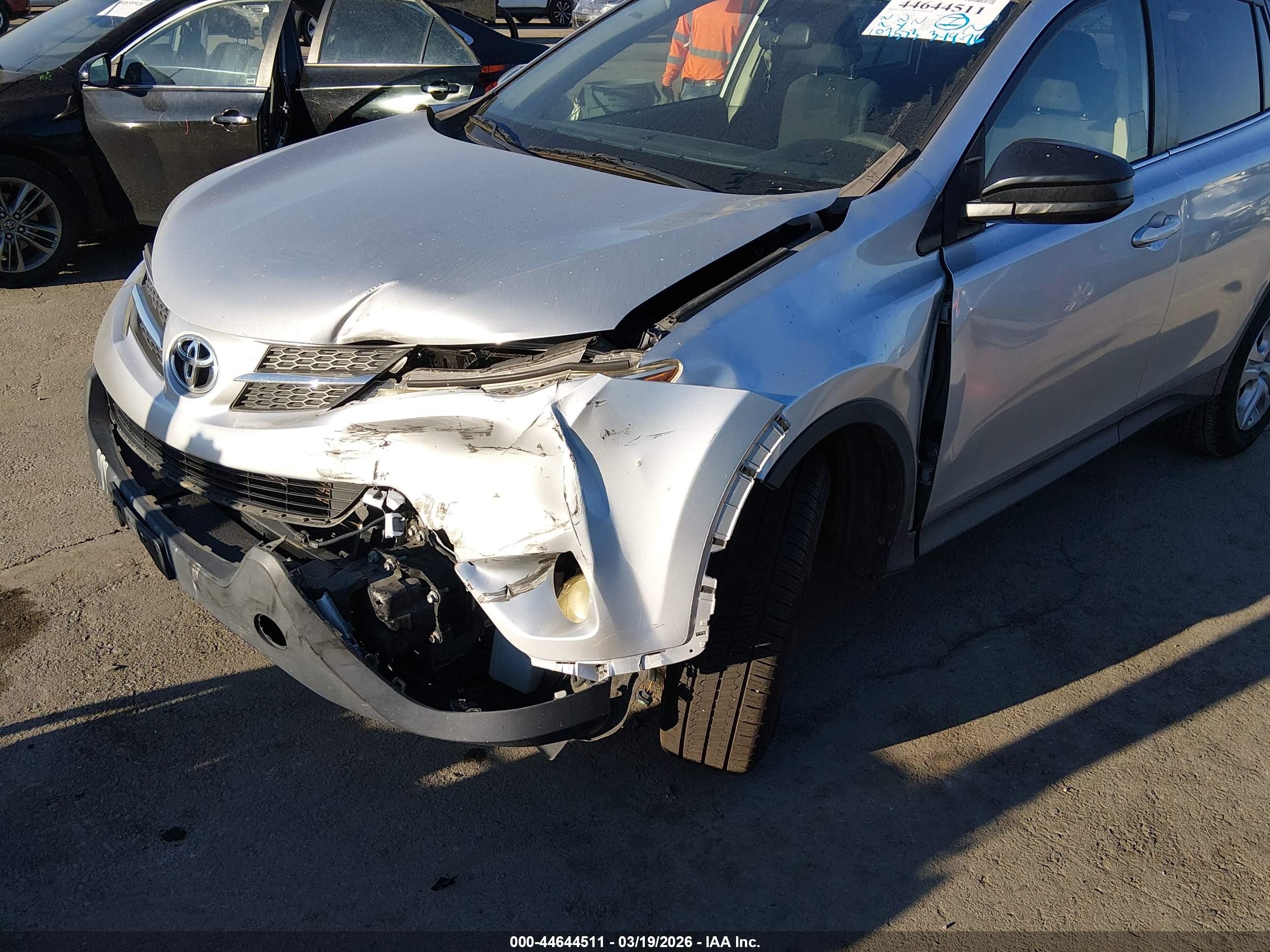 2015 Toyota Rav4 Le Silver vin: JTMZFREVXFD079029