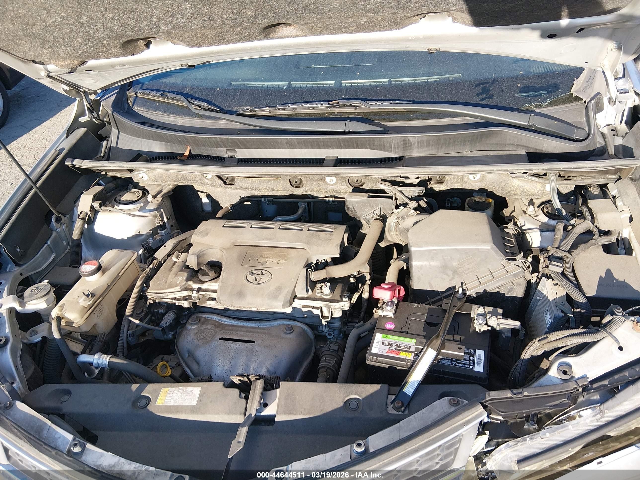 2015 Toyota Rav4 Le Silver vin: JTMZFREVXFD079029